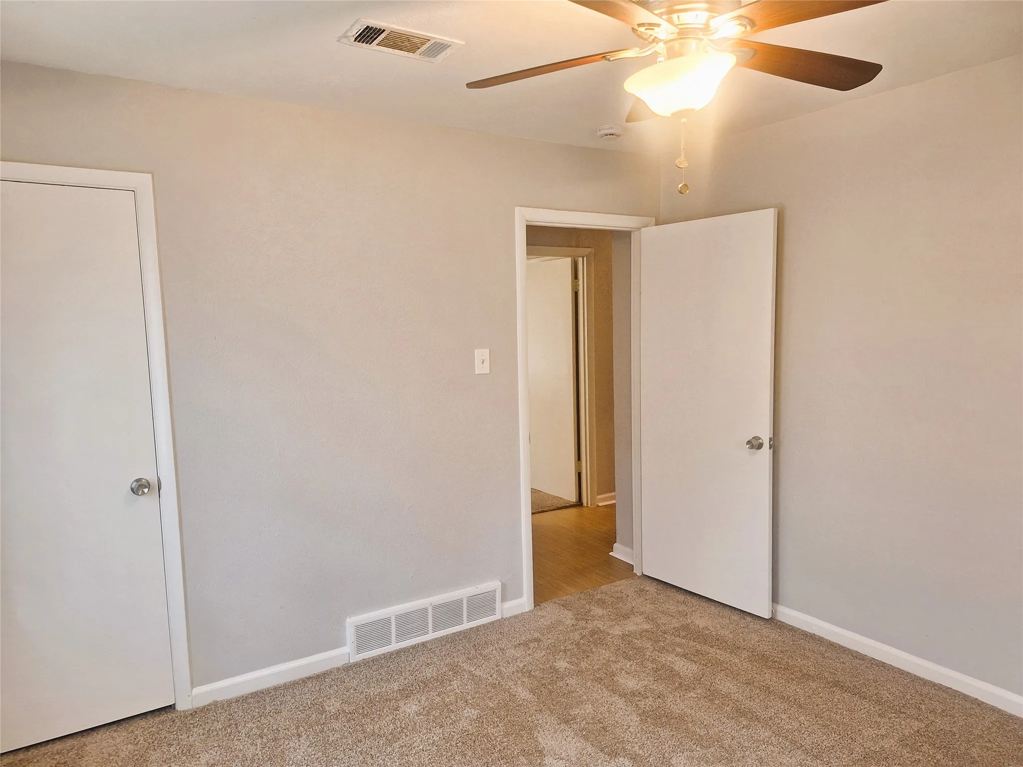 Single Family Residence For Rent in Tarrant County , 7204 Karen Drive, North Richland Hills, Texas 76180, 3 Bedroom, 2 Bathroom, 2 Garage spaces, 1,486 Sqft, built in 1958, mls#21384630, Real Estate Agent in North Richland Hills, Homes For Rent in Tarrant county, Homes For Rent in North Richland Hills, Realtor in North Richland Hills Texas, Real Estate Brokerage Independent Realty Texas, Luminita Cordes Realtor