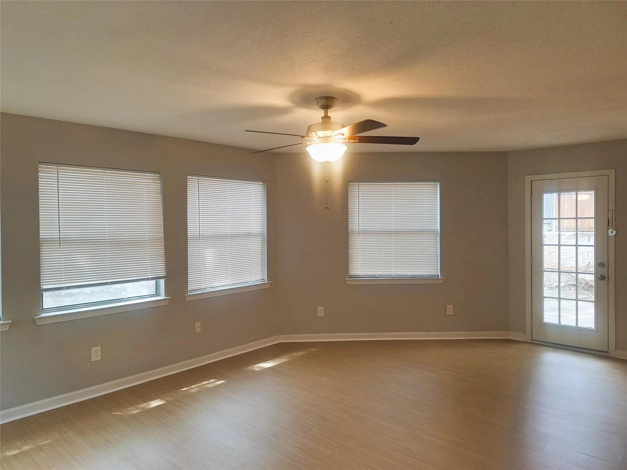Single Family Residence For Rent in Tarrant County , 7204 Karen Drive, North Richland Hills, Texas 76180, 3 Bedroom, 2 Bathroom, 2 Garage spaces, 1,486 Sqft, built in 1958, mls#21384630, Real Estate Agent in North Richland Hills, Homes For Rent in Tarrant county, Homes For Rent in North Richland Hills, Realtor in North Richland Hills Texas, Real Estate Brokerage Independent Realty Texas, Luminita Cordes Realtor