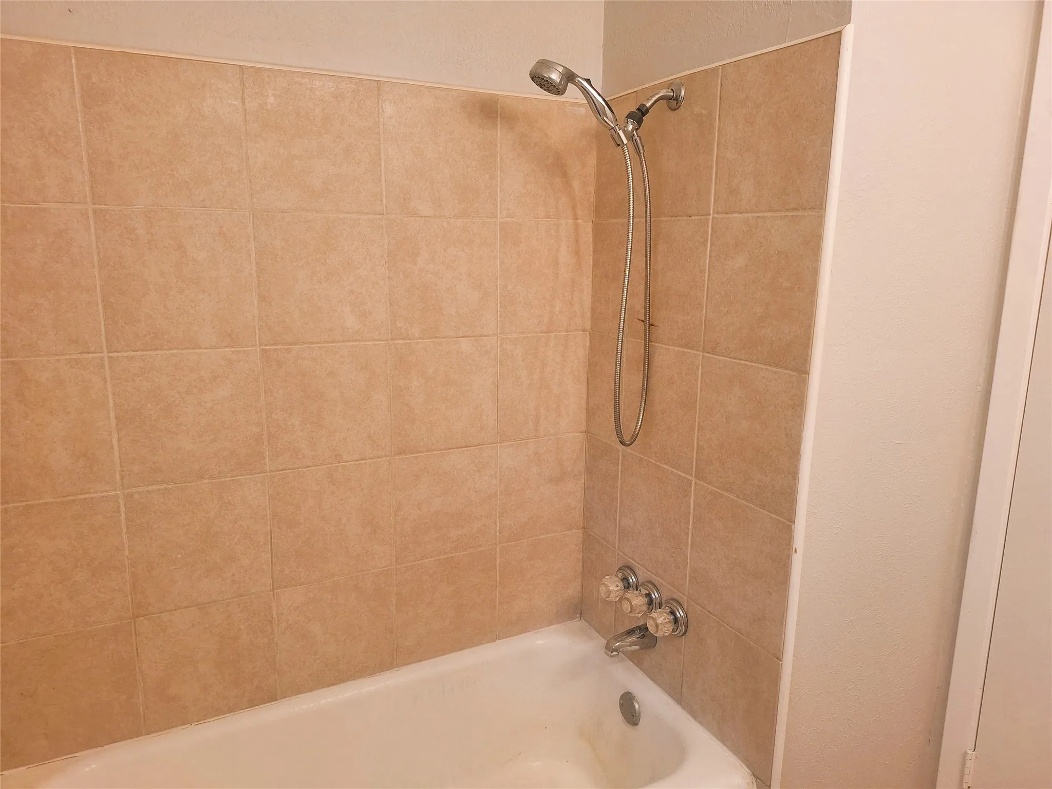 Single Family Residence For Rent in Tarrant County , 7204 Karen Drive, North Richland Hills, Texas 76180, 3 Bedroom, 2 Bathroom, 2 Garage spaces, 1,486 Sqft, built in 1958, mls#21384630, Real Estate Agent in North Richland Hills, Homes For Rent in Tarrant county, Homes For Rent in North Richland Hills, Realtor in North Richland Hills Texas, Real Estate Brokerage Independent Realty Texas, Luminita Cordes Realtor