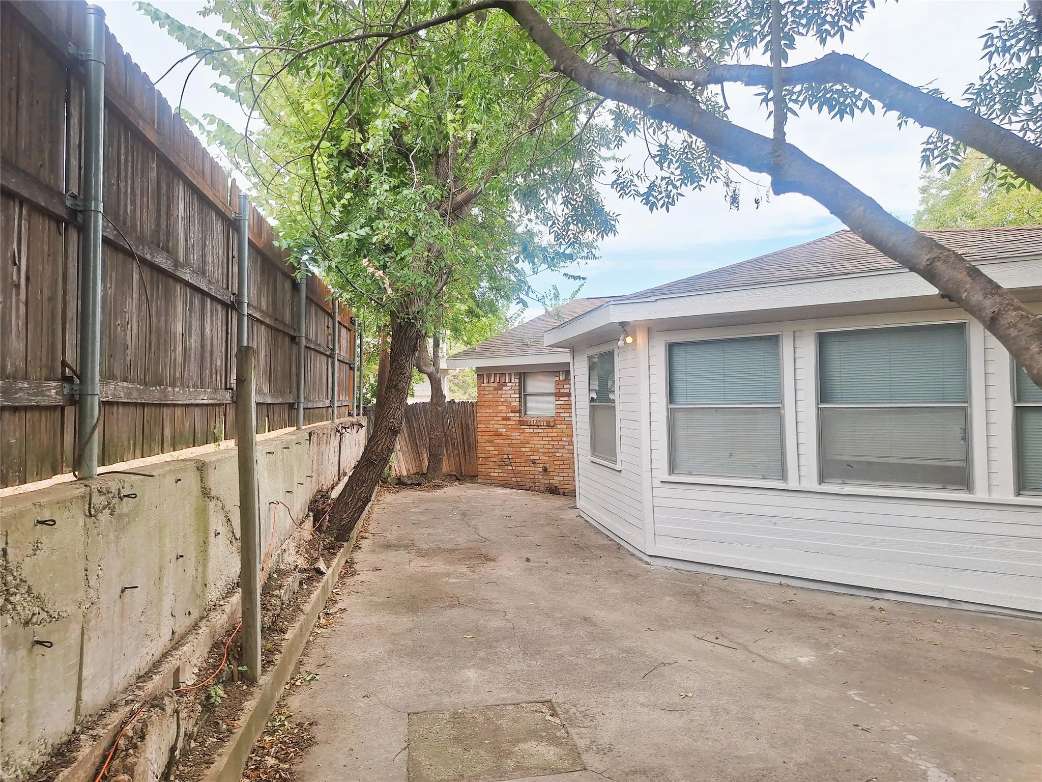 Single Family Residence For Rent in Tarrant County , 7204 Karen Drive, North Richland Hills, Texas 76180, 3 Bedroom, 2 Bathroom, 2 Garage spaces, 1,486 Sqft, built in 1958, mls#21384630, Real Estate Agent in North Richland Hills, Homes For Rent in Tarrant county, Homes For Rent in North Richland Hills, Realtor in North Richland Hills Texas, Real Estate Brokerage Independent Realty Texas, Luminita Cordes Realtor
