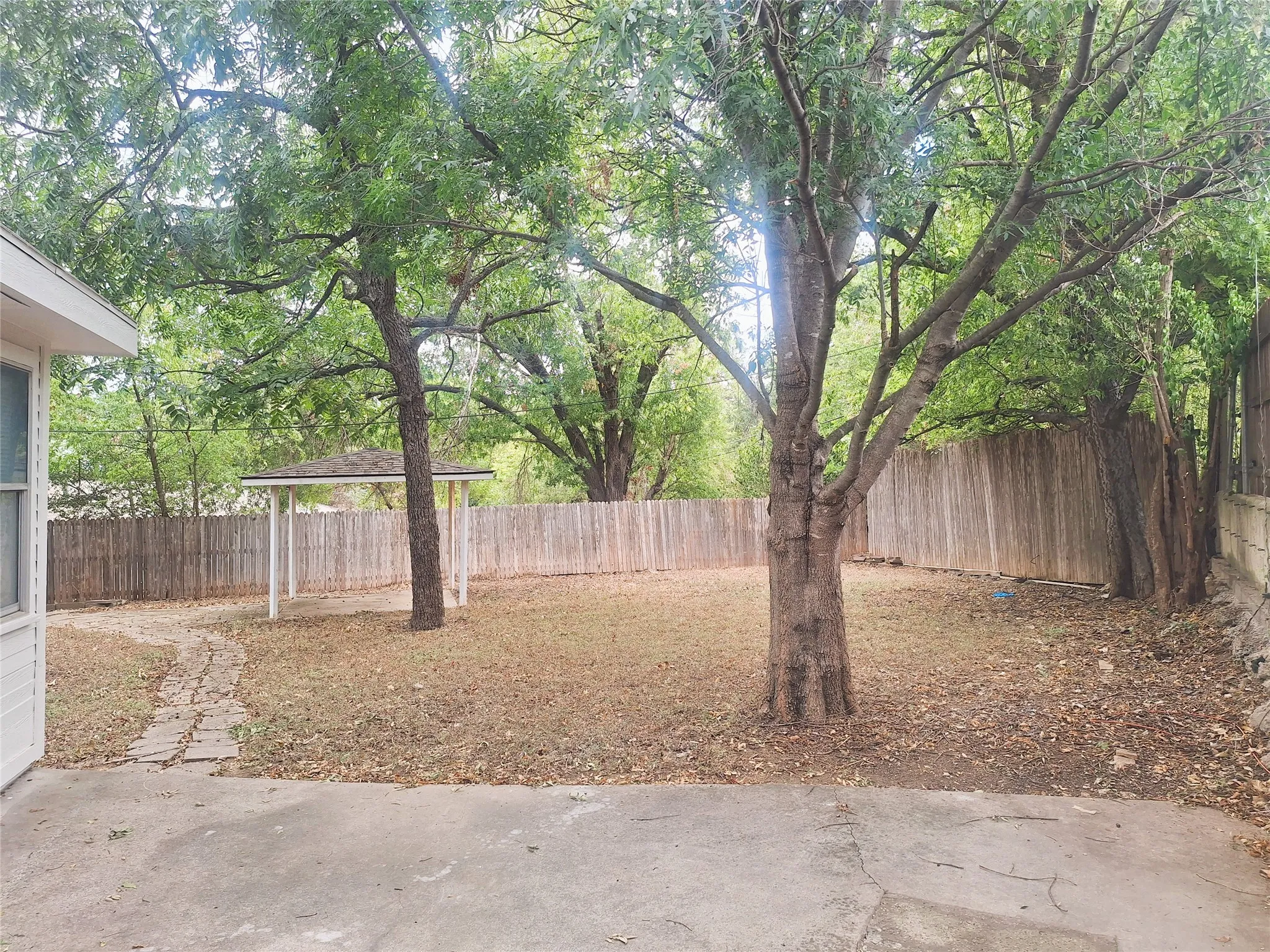Single Family Residence For Rent in Tarrant County , 7204 Karen Drive, North Richland Hills, Texas 76180, 3 Bedroom, 2 Bathroom, 2 Garage spaces, 1,486 Sqft, built in 1958, mls#21384630, Real Estate Agent in North Richland Hills, Homes For Rent in Tarrant county, Homes For Rent in North Richland Hills, Realtor in North Richland Hills Texas, Real Estate Brokerage Independent Realty Texas, Luminita Cordes Realtor