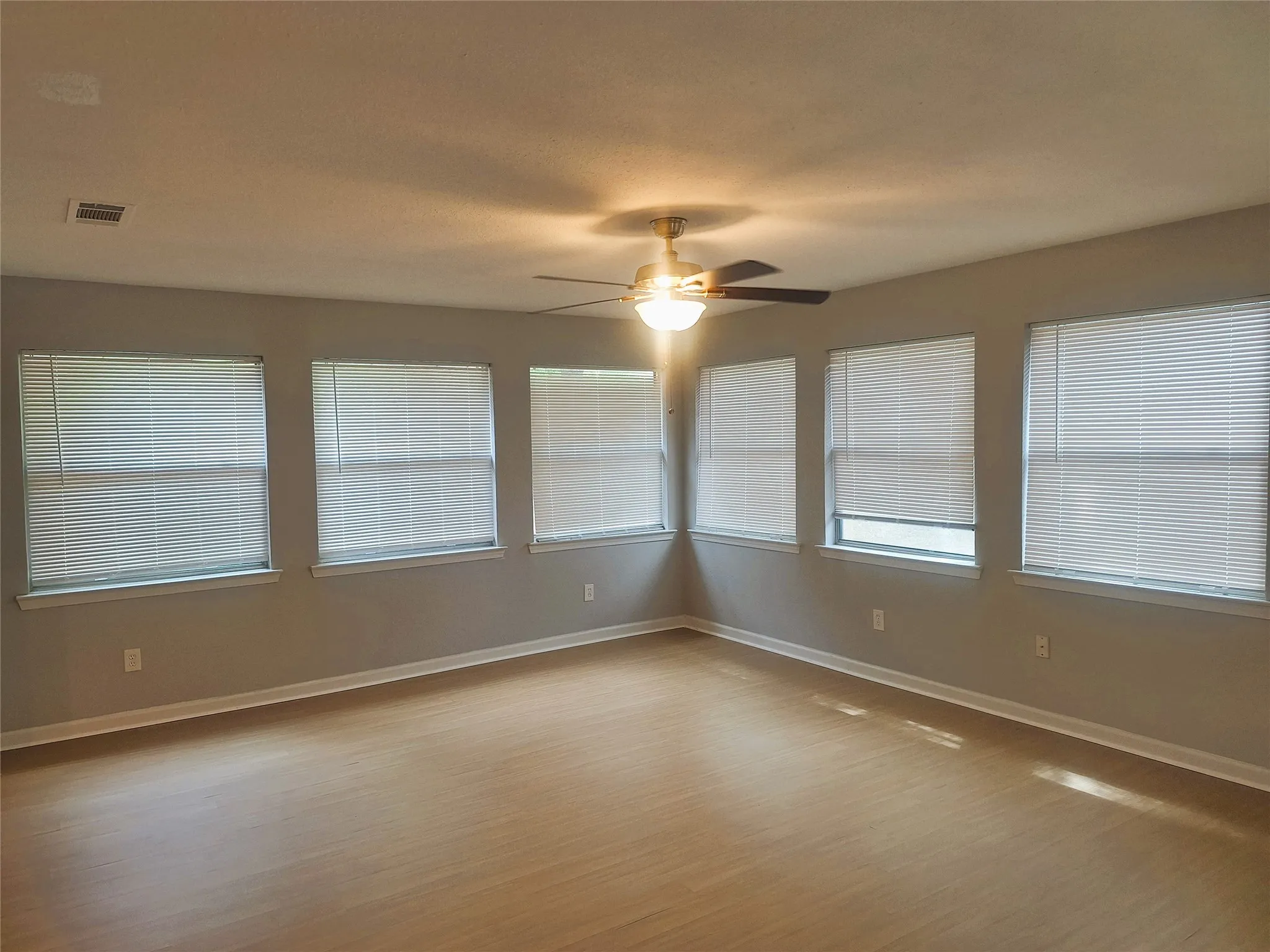 Single Family Residence For Rent in Tarrant County , 7204 Karen Drive, North Richland Hills, Texas 76180, 3 Bedroom, 2 Bathroom, 2 Garage spaces, 1,486 Sqft, built in 1958, mls#21384630, Real Estate Agent in North Richland Hills, Homes For Rent in Tarrant county, Homes For Rent in North Richland Hills, Realtor in North Richland Hills Texas, Real Estate Brokerage Independent Realty Texas, Luminita Cordes Realtor