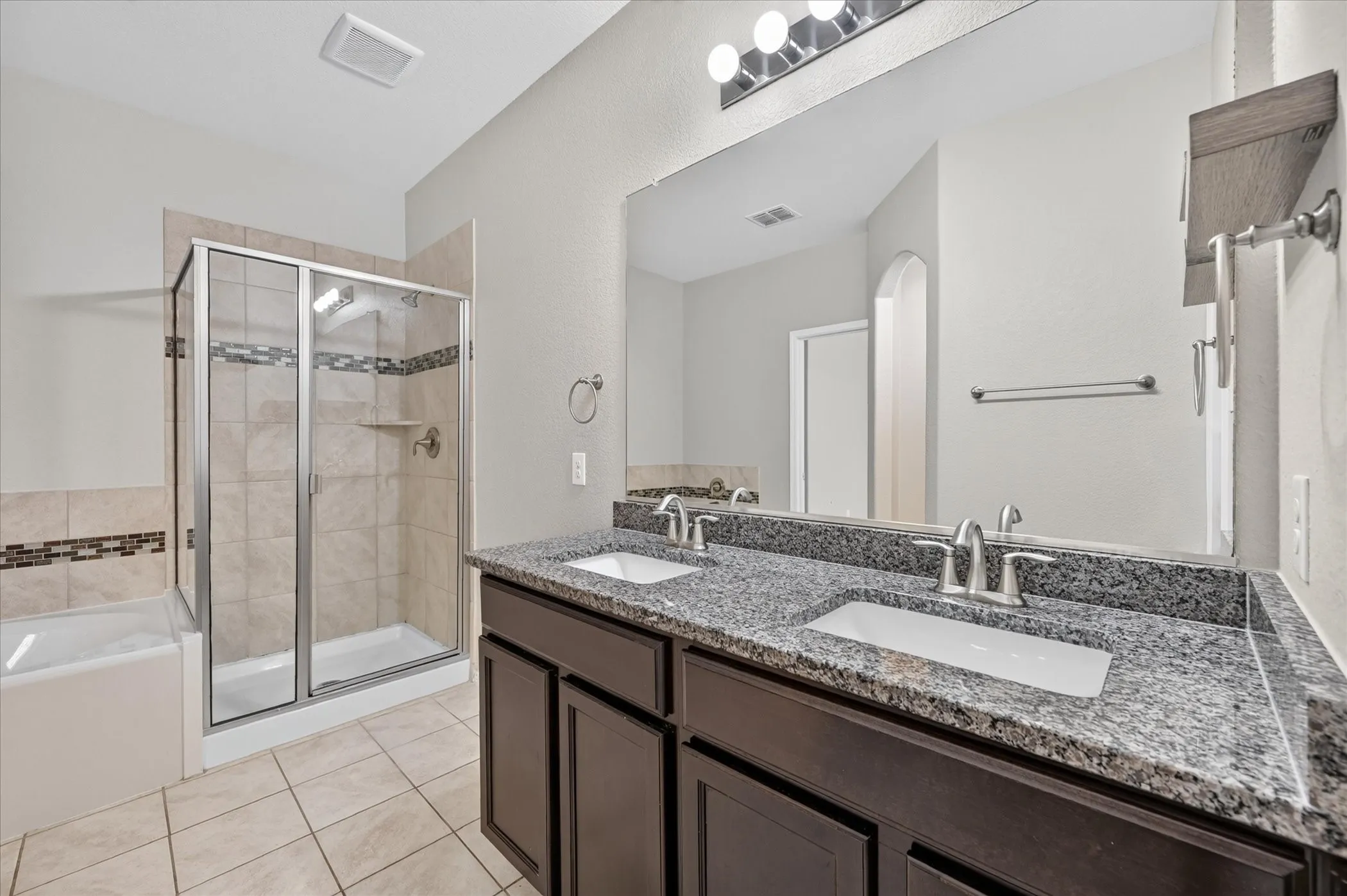 Single Family Residence For Sale in Kaufman County , 4094 Serene Drive, Forney, Texas 75216, 3 Bedroom, 2 Bathroom, 2 Garage spaces, 1,431 Sqft, built in 2017, mls#21384883, Real Estate Agent in Forney, Homes For Sale in Kaufman county, Homes For Sale in Forney, Realtor in Forney Texas, Real Estate Brokerage Independent Realty Texas, Luminita Cordes Realtor