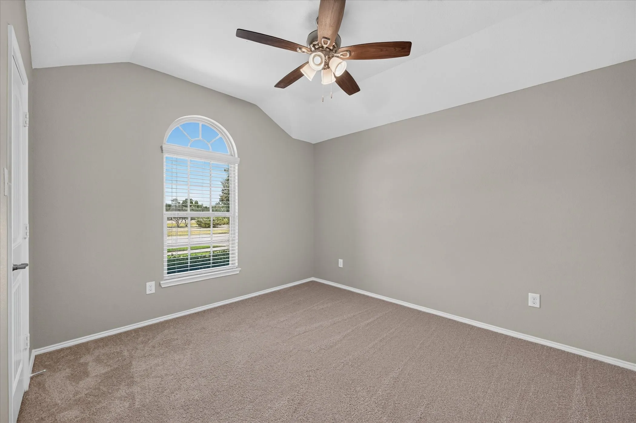 Single Family Residence For Sale in Kaufman County , 4094 Serene Drive, Forney, Texas 75216, 3 Bedroom, 2 Bathroom, 2 Garage spaces, 1,431 Sqft, built in 2017, mls#21384883, Real Estate Agent in Forney, Homes For Sale in Kaufman county, Homes For Sale in Forney, Realtor in Forney Texas, Real Estate Brokerage Independent Realty Texas, Luminita Cordes Realtor