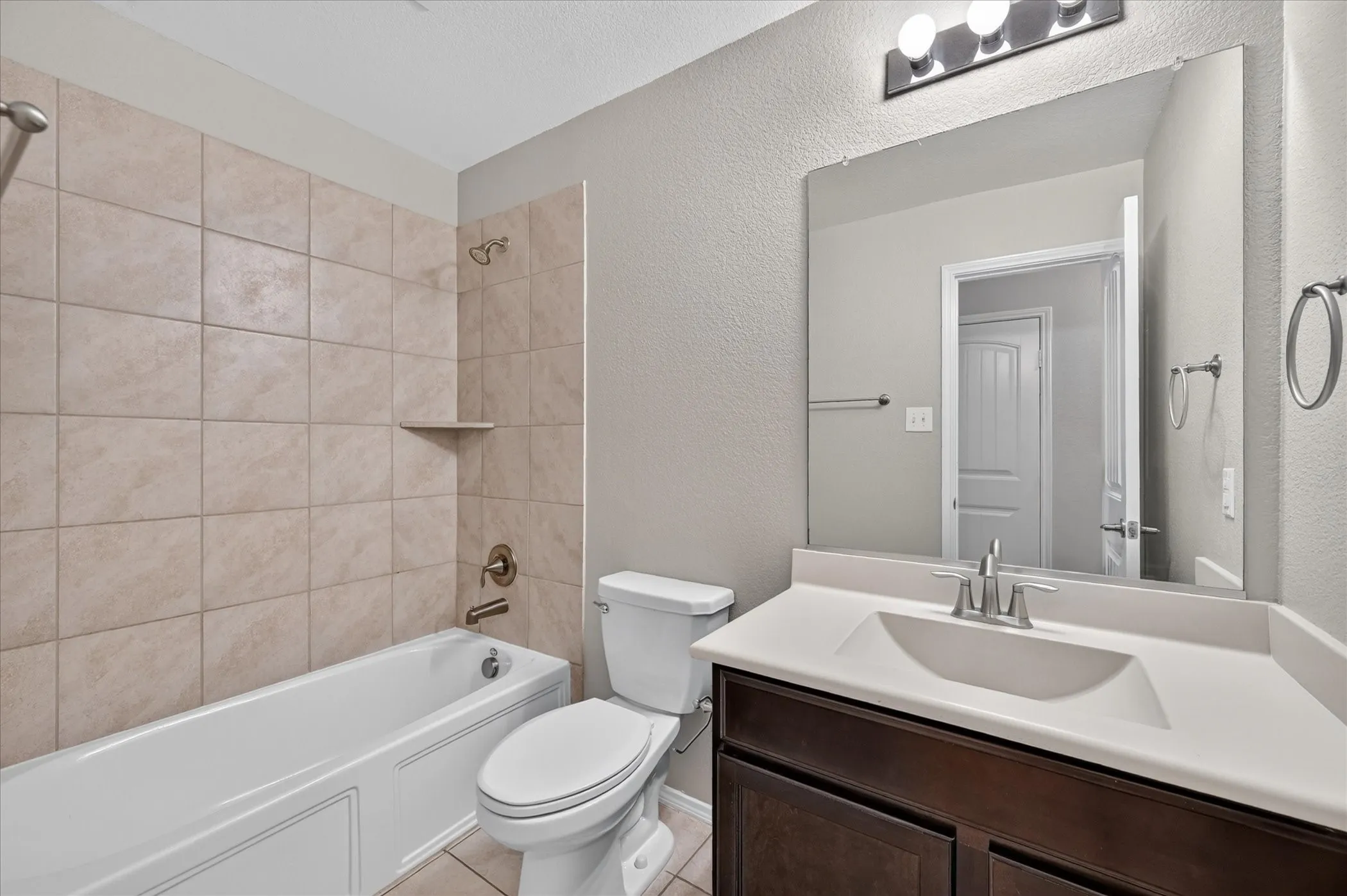 Single Family Residence For Sale in Kaufman County , 4094 Serene Drive, Forney, Texas 75216, 3 Bedroom, 2 Bathroom, 2 Garage spaces, 1,431 Sqft, built in 2017, mls#21384883, Real Estate Agent in Forney, Homes For Sale in Kaufman county, Homes For Sale in Forney, Realtor in Forney Texas, Real Estate Brokerage Independent Realty Texas, Luminita Cordes Realtor