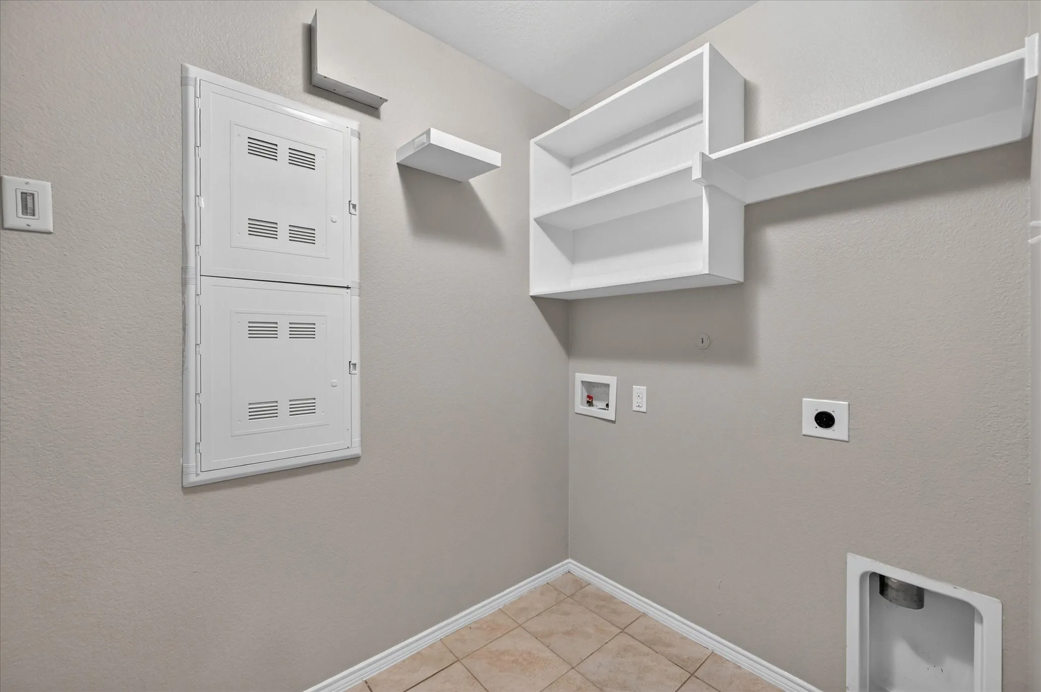 Single Family Residence For Sale in Kaufman County , 4094 Serene Drive, Forney, Texas 75216, 3 Bedroom, 2 Bathroom, 2 Garage spaces, 1,431 Sqft, built in 2017, mls#21384883, Real Estate Agent in Forney, Homes For Sale in Kaufman county, Homes For Sale in Forney, Realtor in Forney Texas, Real Estate Brokerage Independent Realty Texas, Luminita Cordes Realtor