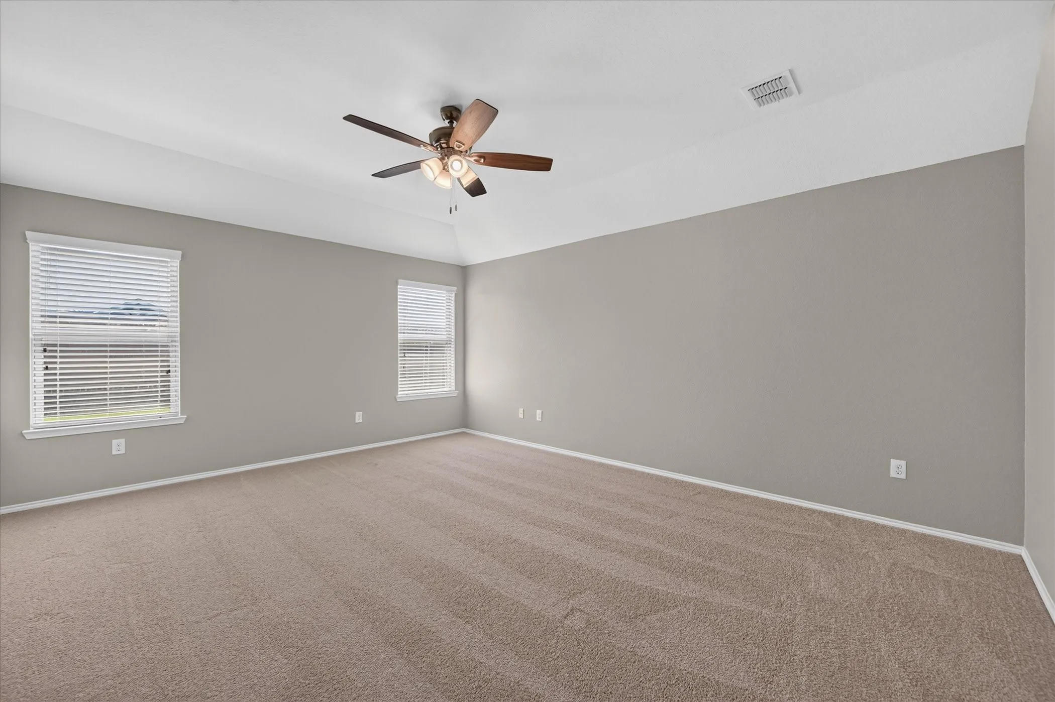 Single Family Residence For Sale in Kaufman County , 4094 Serene Drive, Forney, Texas 75216, 3 Bedroom, 2 Bathroom, 2 Garage spaces, 1,431 Sqft, built in 2017, mls#21384883, Real Estate Agent in Forney, Homes For Sale in Kaufman county, Homes For Sale in Forney, Realtor in Forney Texas, Real Estate Brokerage Independent Realty Texas, Luminita Cordes Realtor