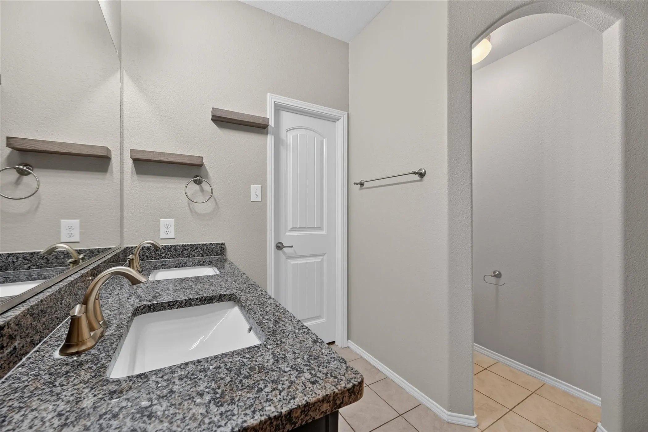 Single Family Residence For Sale in Kaufman County , 4094 Serene Drive, Forney, Texas 75216, 3 Bedroom, 2 Bathroom, 2 Garage spaces, 1,431 Sqft, built in 2017, mls#21384883, Real Estate Agent in Forney, Homes For Sale in Kaufman county, Homes For Sale in Forney, Realtor in Forney Texas, Real Estate Brokerage Independent Realty Texas, Luminita Cordes Realtor