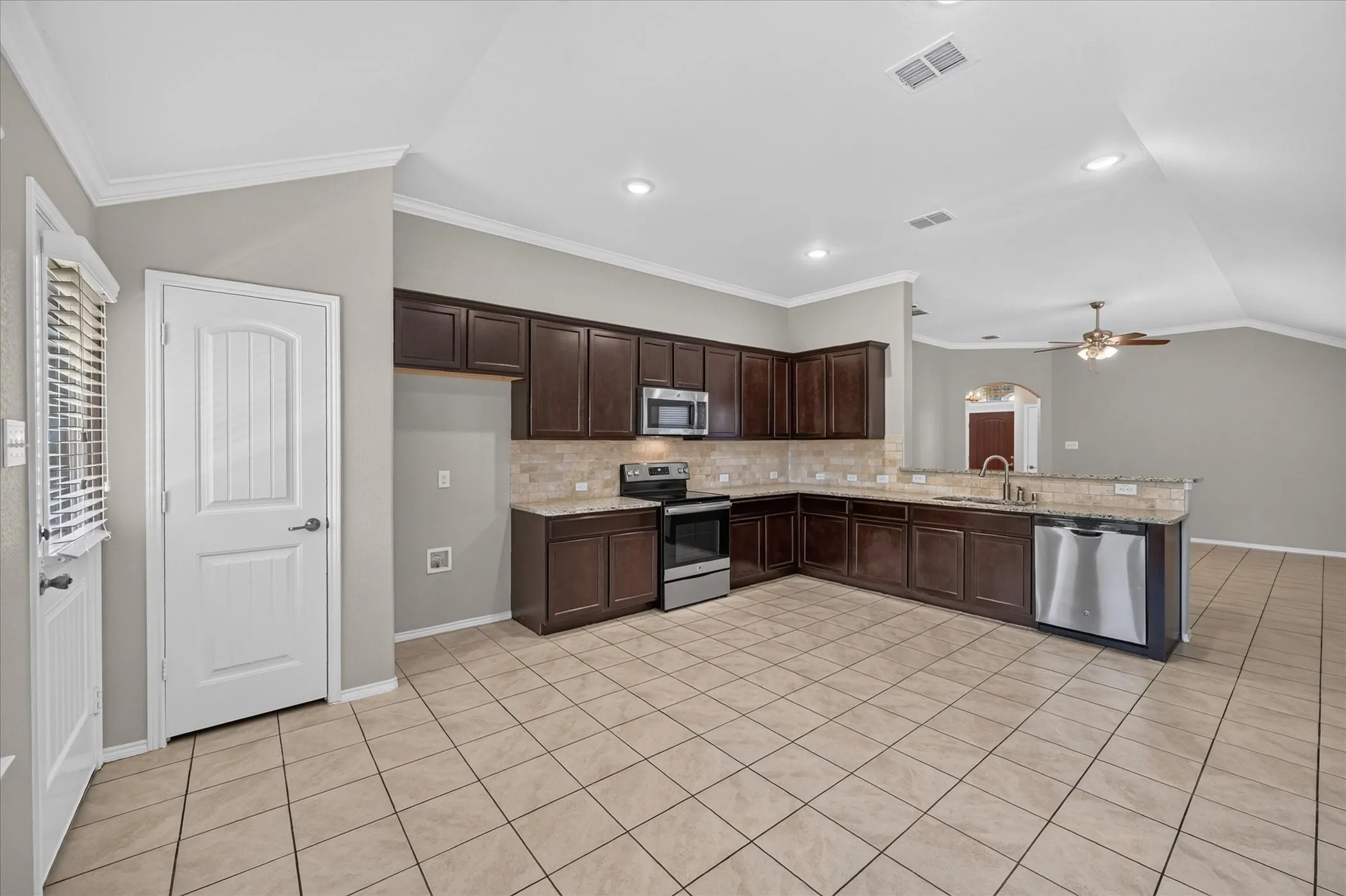 Single Family Residence For Sale in Kaufman County , 4094 Serene Drive, Forney, Texas 75216, 3 Bedroom, 2 Bathroom, 2 Garage spaces, 1,431 Sqft, built in 2017, mls#21384883, Real Estate Agent in Forney, Homes For Sale in Kaufman county, Homes For Sale in Forney, Realtor in Forney Texas, Real Estate Brokerage Independent Realty Texas, Luminita Cordes Realtor