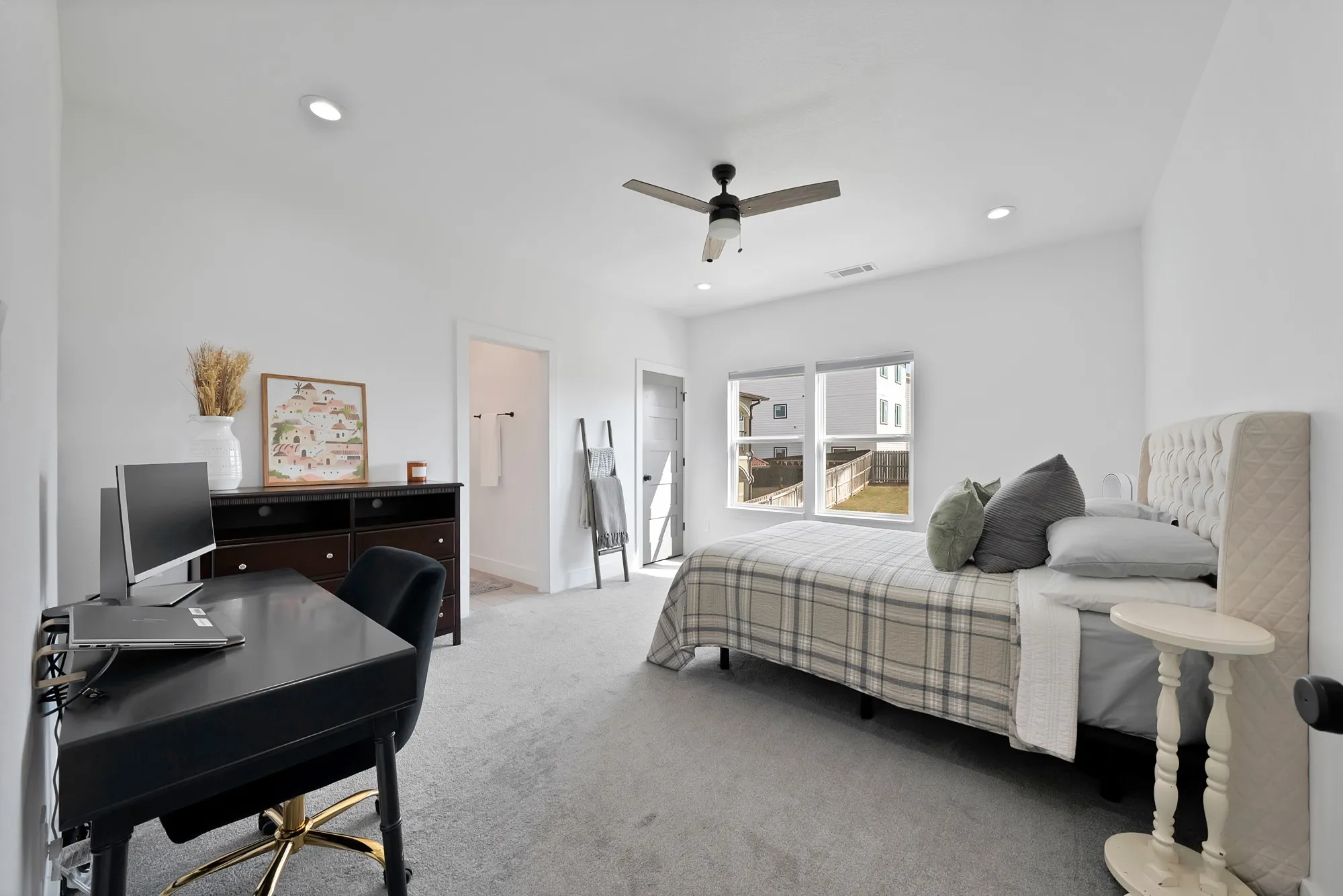 Single Family Residence For Sale in Tarrant County , 9037 Quarry Hill Court, Fort Worth, Texas 76179, 3 Bedroom, 3 Bathroom, 2 Garage spaces, 2,516 Sqft, built in 2020, mls#21384666, Real Estate Agent in Fort Worth, Homes For Sale in Tarrant county, Homes For Sale in Fort Worth, Realtor in Fort Worth Texas, Real Estate Brokerage Independent Realty Texas, Luminita Cordes Realtor