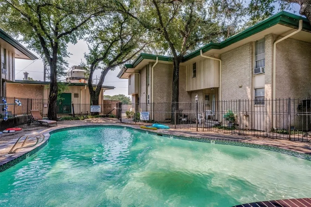 Condominium For Rent in Dallas County , 982 S Weatherred Drive B, Richardson, Texas 75080, 2 Bedroom, 2 Bathroom, Garage spaces, 864 Sqft, built in 1964, mls#21384900, Real Estate Agent in Richardson, Homes For Rent in Dallas county, Homes For Rent in Richardson, Realtor in Richardson Texas, Real Estate Brokerage Independent Realty Texas, Luminita Cordes Realtor