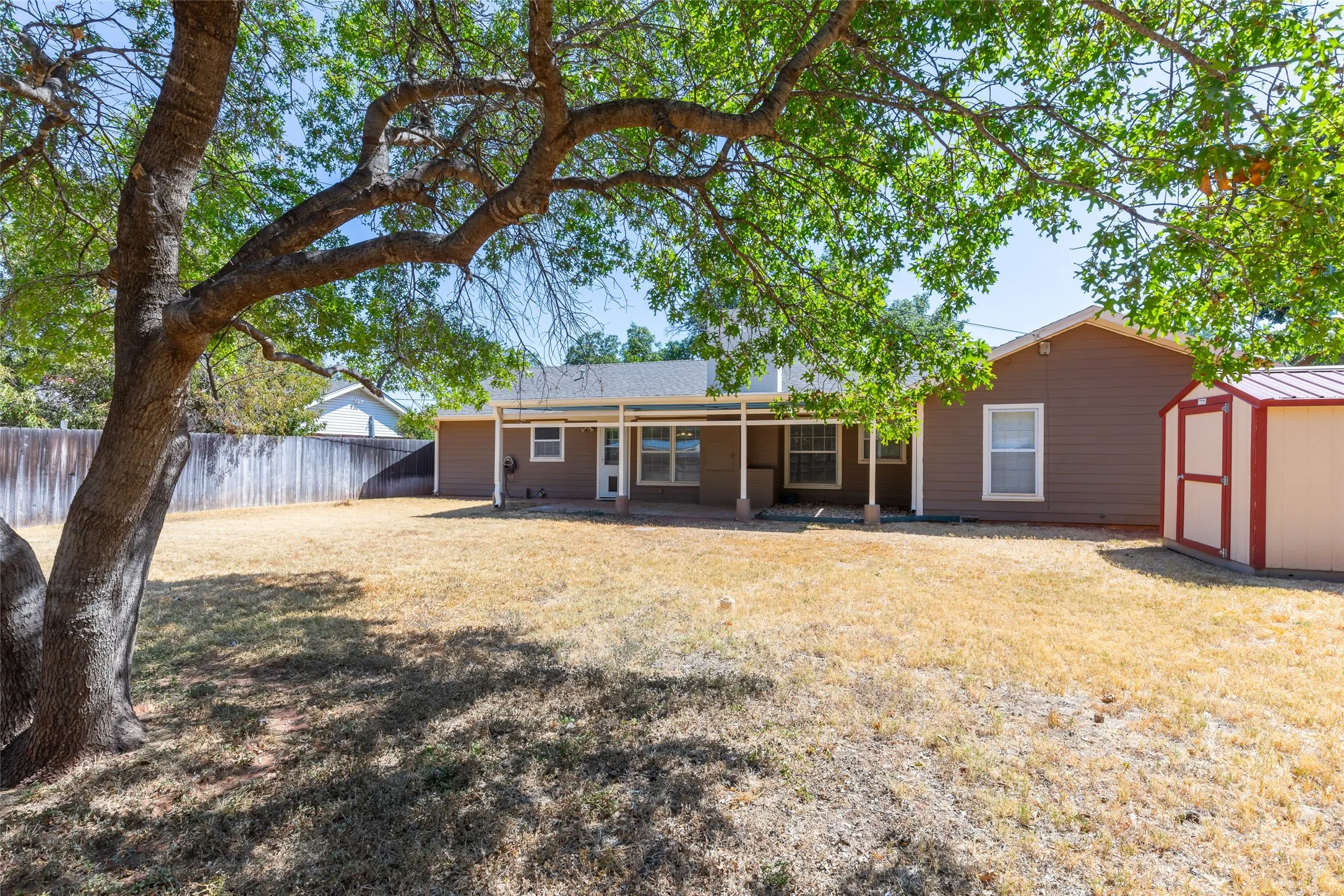 Single Family Residence For Sale in Taylor County , 1482 Minter Lane, Abilene, Texas 79603, 3 Bedroom, 2 Bathroom, 2 Garage spaces, 1,570 Sqft, built in 1957, mls#21384462, Real Estate Agent in Abilene, Homes For Sale in Taylor county, Homes For Sale in Abilene, Realtor in Abilene Texas, Real Estate Brokerage Independent Realty Texas, Luminita Cordes Realtor