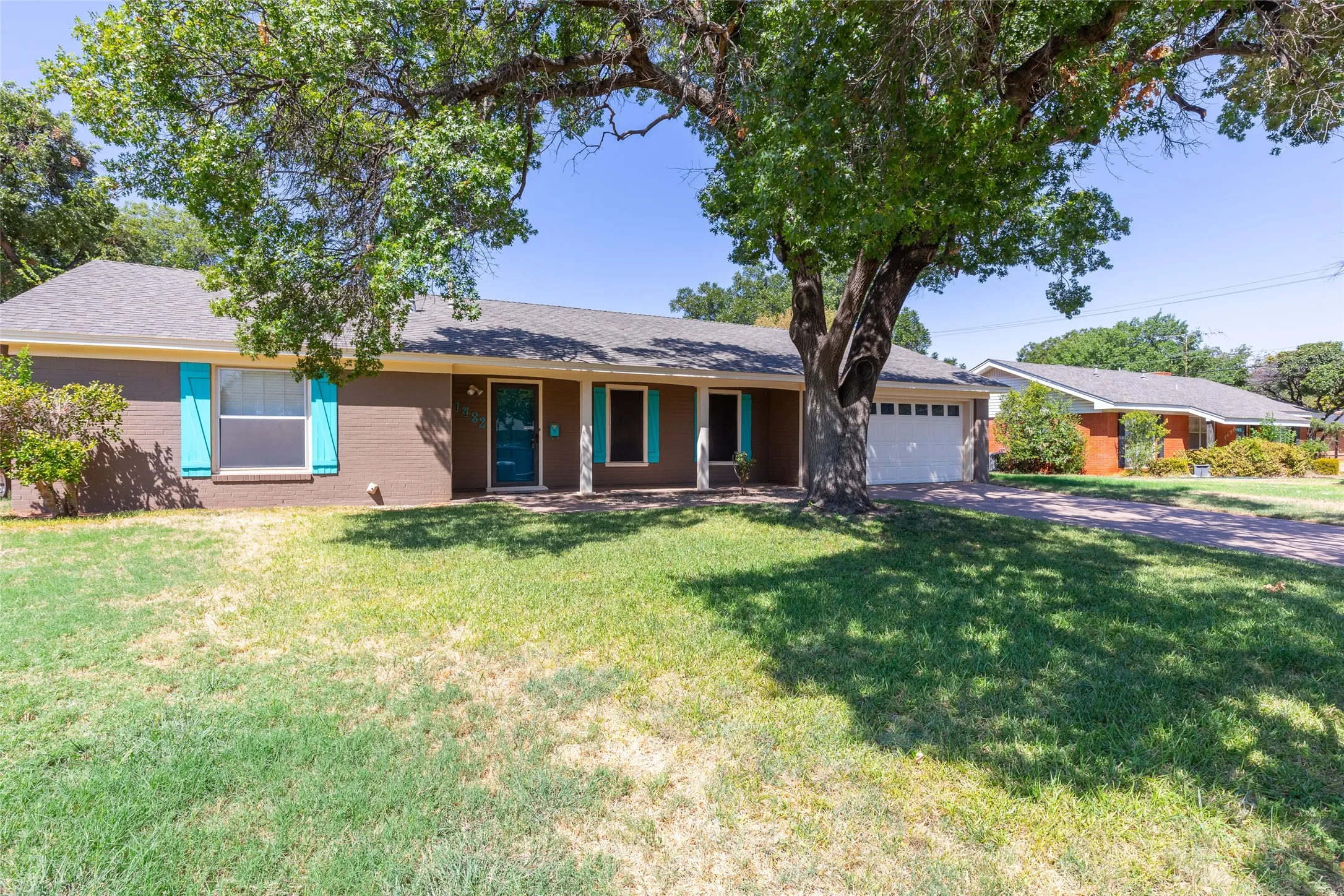 Single Family Residence For Sale in Taylor County , 1482 Minter Lane, Abilene, Texas 79603, 3 Bedroom, 2 Bathroom, 2 Garage spaces, 1,570 Sqft, built in 1957, mls#21384462, Real Estate Agent in Abilene, Homes For Sale in Taylor county, Homes For Sale in Abilene, Realtor in Abilene Texas, Real Estate Brokerage Independent Realty Texas, Luminita Cordes Realtor
