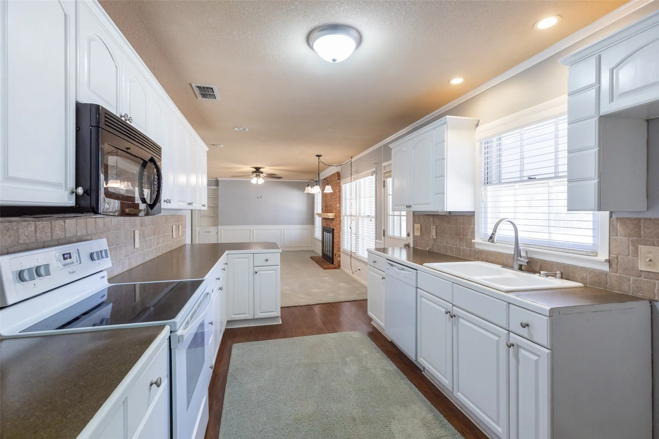 Single Family Residence For Sale in Taylor County , 1482 Minter Lane, Abilene, Texas 79603, 3 Bedroom, 2 Bathroom, 2 Garage spaces, 1,570 Sqft, built in 1957, mls#21384462, Real Estate Agent in Abilene, Homes For Sale in Taylor county, Homes For Sale in Abilene, Realtor in Abilene Texas, Real Estate Brokerage Independent Realty Texas, Luminita Cordes Realtor