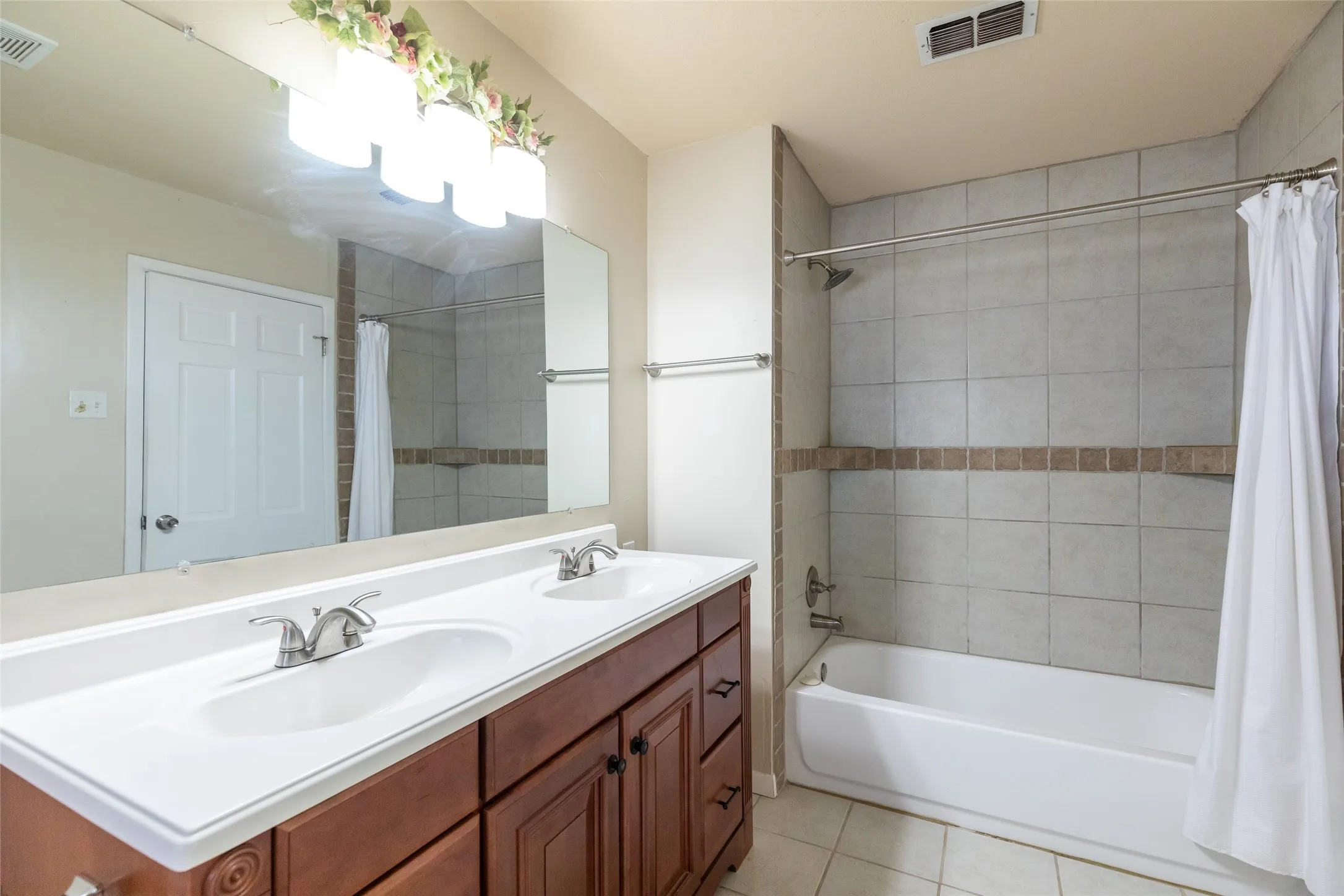 Single Family Residence For Sale in Taylor County , 1482 Minter Lane, Abilene, Texas 79603, 3 Bedroom, 2 Bathroom, 2 Garage spaces, 1,570 Sqft, built in 1957, mls#21384462, Real Estate Agent in Abilene, Homes For Sale in Taylor county, Homes For Sale in Abilene, Realtor in Abilene Texas, Real Estate Brokerage Independent Realty Texas, Luminita Cordes Realtor