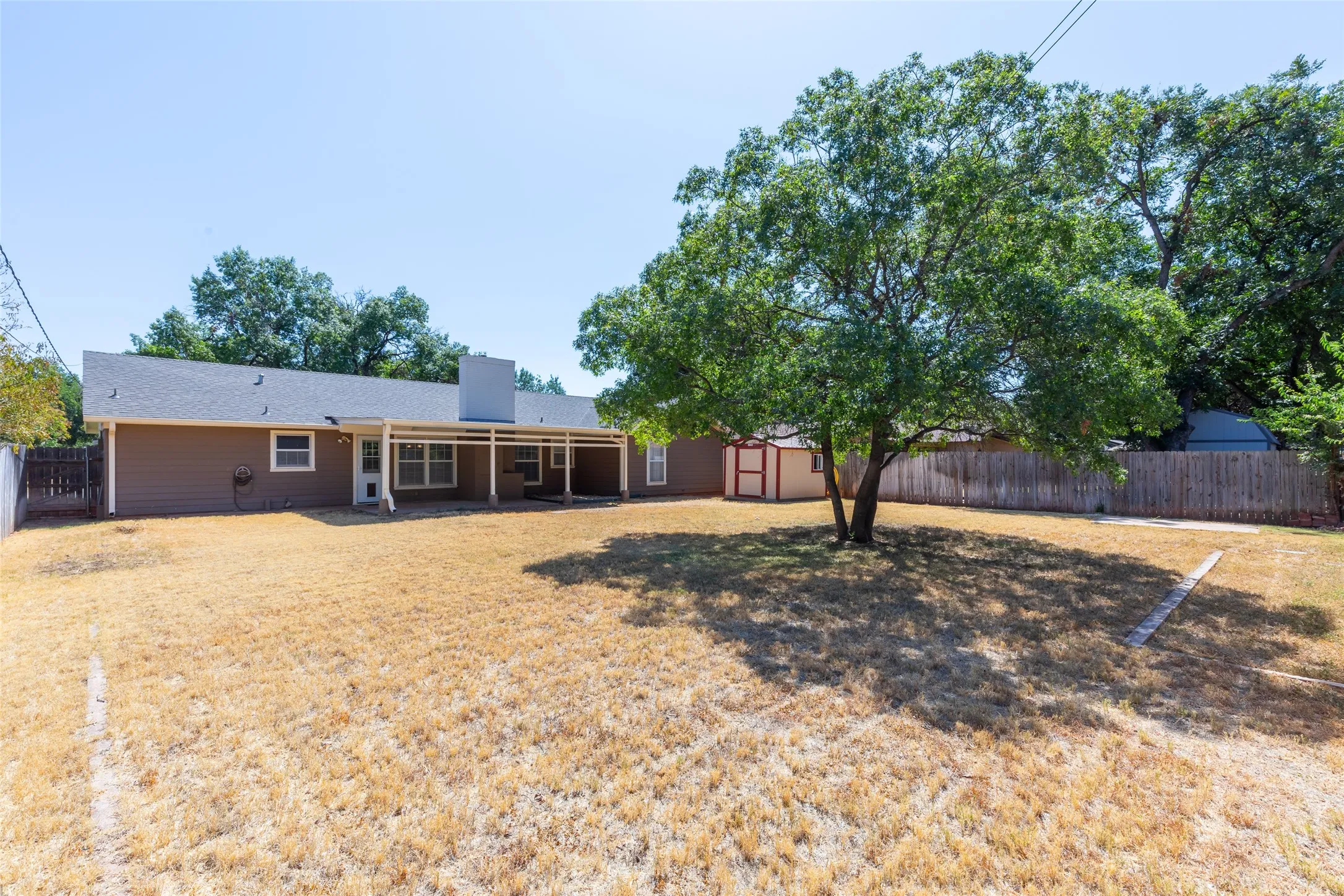 Single Family Residence For Sale in Taylor County , 1482 Minter Lane, Abilene, Texas 79603, 3 Bedroom, 2 Bathroom, 2 Garage spaces, 1,570 Sqft, built in 1957, mls#21384462, Real Estate Agent in Abilene, Homes For Sale in Taylor county, Homes For Sale in Abilene, Realtor in Abilene Texas, Real Estate Brokerage Independent Realty Texas, Luminita Cordes Realtor