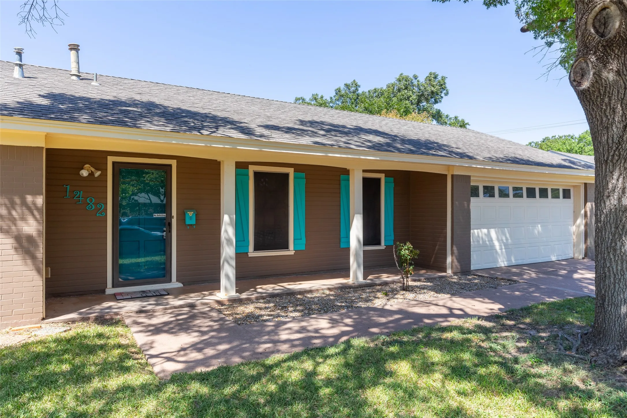 Single Family Residence For Sale in Taylor County , 1482 Minter Lane, Abilene, Texas 79603, 3 Bedroom, 2 Bathroom, 2 Garage spaces, 1,570 Sqft, built in 1957, mls#21384462, Real Estate Agent in Abilene, Homes For Sale in Taylor county, Homes For Sale in Abilene, Realtor in Abilene Texas, Real Estate Brokerage Independent Realty Texas, Luminita Cordes Realtor
