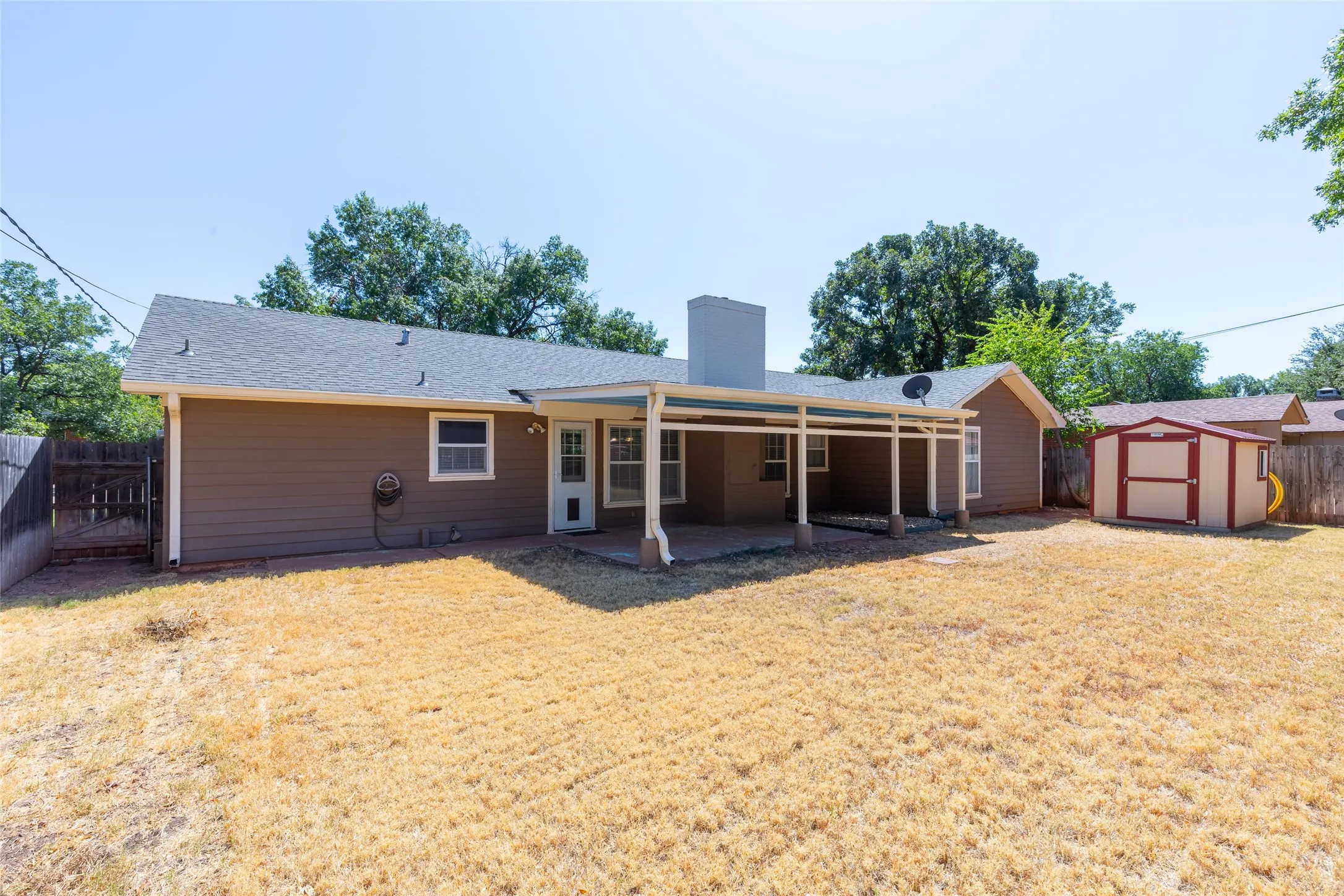 Single Family Residence For Sale in Taylor County , 1482 Minter Lane, Abilene, Texas 79603, 3 Bedroom, 2 Bathroom, 2 Garage spaces, 1,570 Sqft, built in 1957, mls#21384462, Real Estate Agent in Abilene, Homes For Sale in Taylor county, Homes For Sale in Abilene, Realtor in Abilene Texas, Real Estate Brokerage Independent Realty Texas, Luminita Cordes Realtor