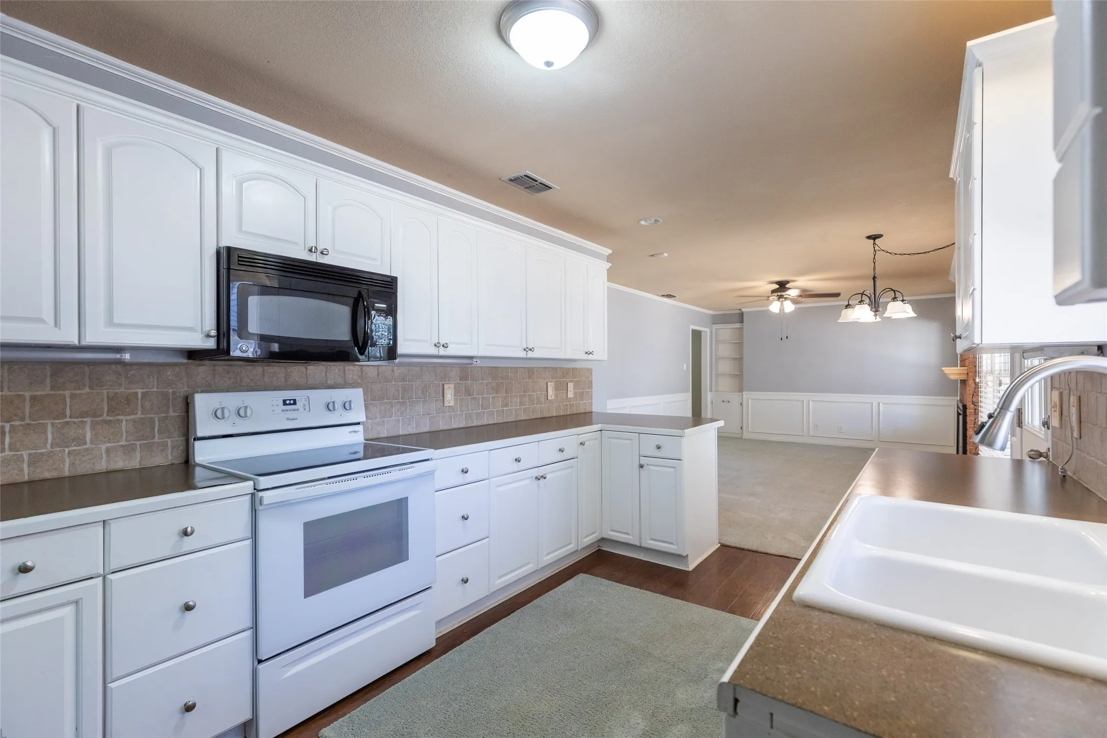 Single Family Residence For Sale in Taylor County , 1482 Minter Lane, Abilene, Texas 79603, 3 Bedroom, 2 Bathroom, 2 Garage spaces, 1,570 Sqft, built in 1957, mls#21384462, Real Estate Agent in Abilene, Homes For Sale in Taylor county, Homes For Sale in Abilene, Realtor in Abilene Texas, Real Estate Brokerage Independent Realty Texas, Luminita Cordes Realtor