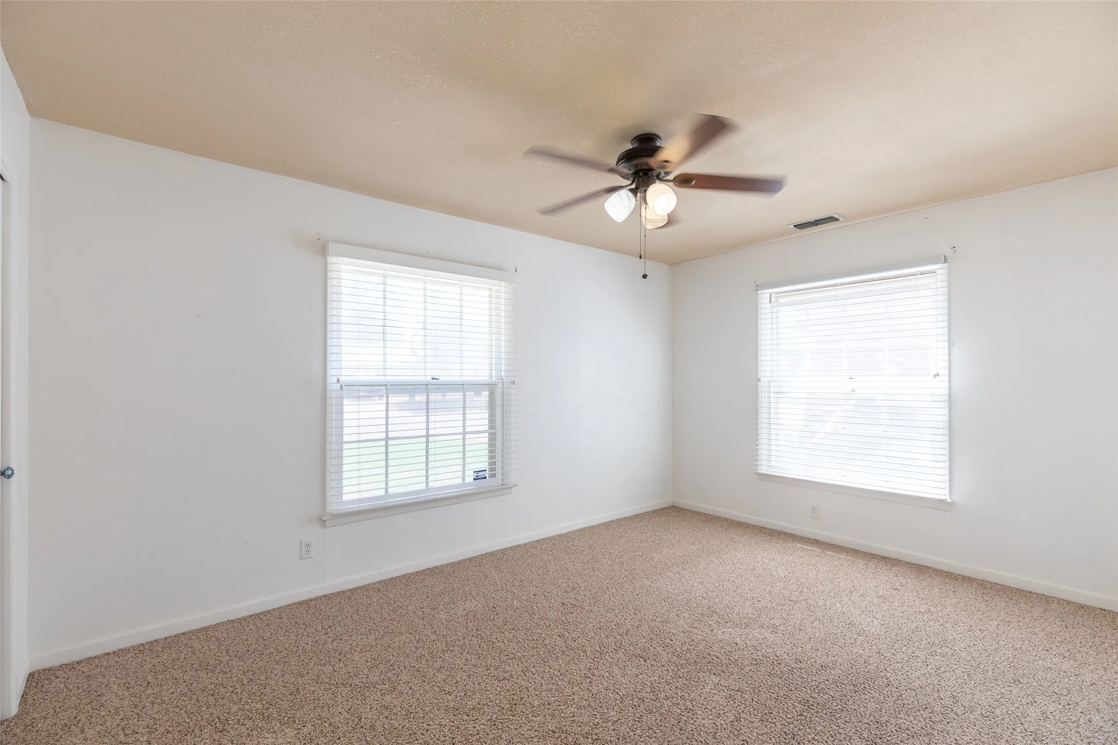 Single Family Residence For Sale in Taylor County , 1482 Minter Lane, Abilene, Texas 79603, 3 Bedroom, 2 Bathroom, 2 Garage spaces, 1,570 Sqft, built in 1957, mls#21384462, Real Estate Agent in Abilene, Homes For Sale in Taylor county, Homes For Sale in Abilene, Realtor in Abilene Texas, Real Estate Brokerage Independent Realty Texas, Luminita Cordes Realtor