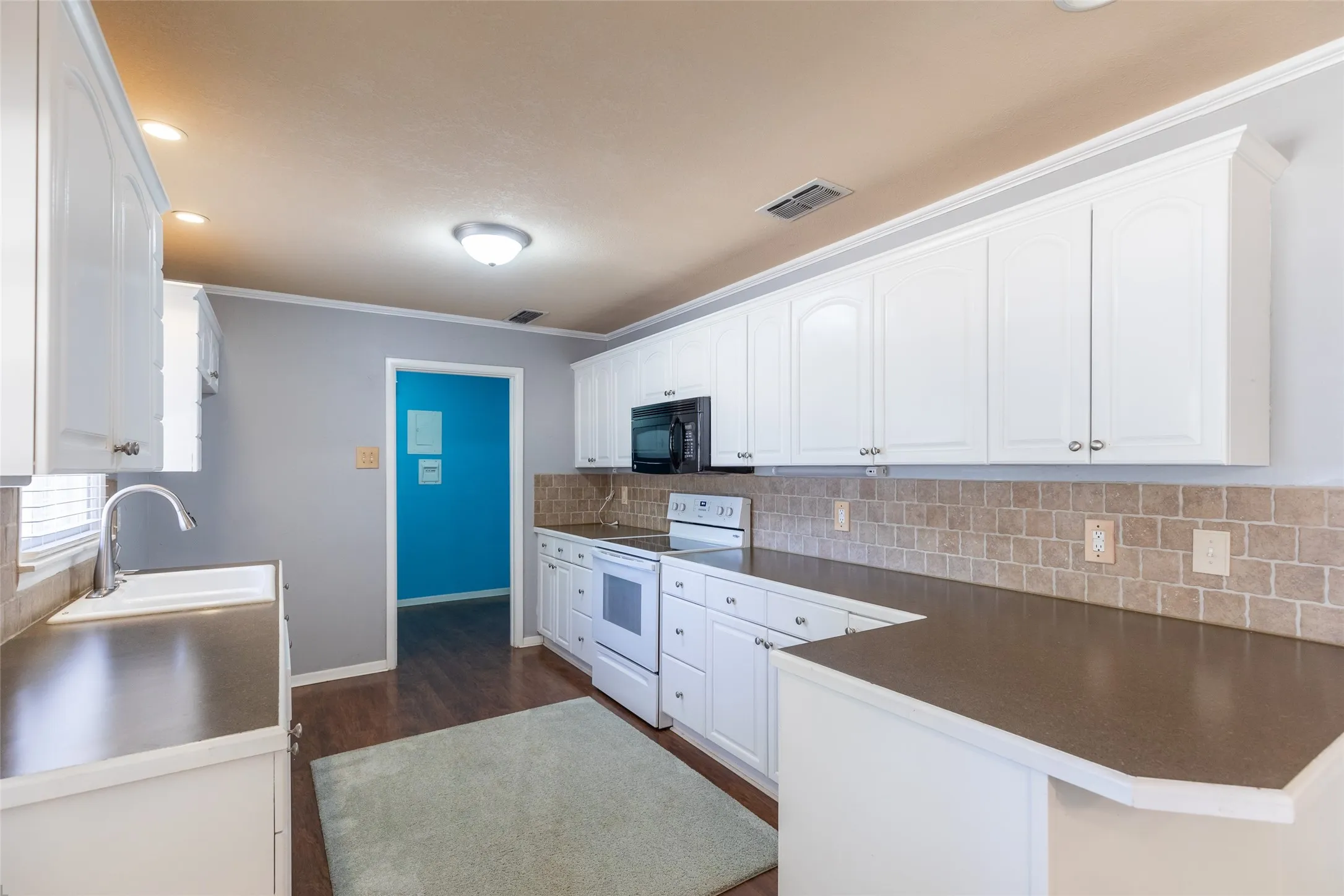 Single Family Residence For Sale in Taylor County , 1482 Minter Lane, Abilene, Texas 79603, 3 Bedroom, 2 Bathroom, 2 Garage spaces, 1,570 Sqft, built in 1957, mls#21384462, Real Estate Agent in Abilene, Homes For Sale in Taylor county, Homes For Sale in Abilene, Realtor in Abilene Texas, Real Estate Brokerage Independent Realty Texas, Luminita Cordes Realtor