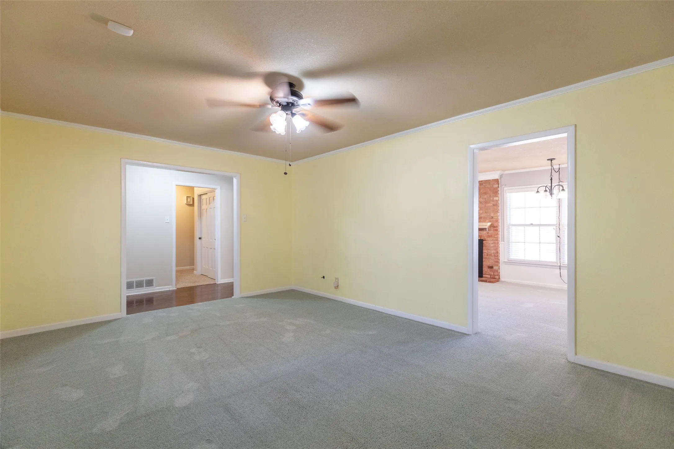 Single Family Residence For Sale in Taylor County , 1482 Minter Lane, Abilene, Texas 79603, 3 Bedroom, 2 Bathroom, 2 Garage spaces, 1,570 Sqft, built in 1957, mls#21384462, Real Estate Agent in Abilene, Homes For Sale in Taylor county, Homes For Sale in Abilene, Realtor in Abilene Texas, Real Estate Brokerage Independent Realty Texas, Luminita Cordes Realtor