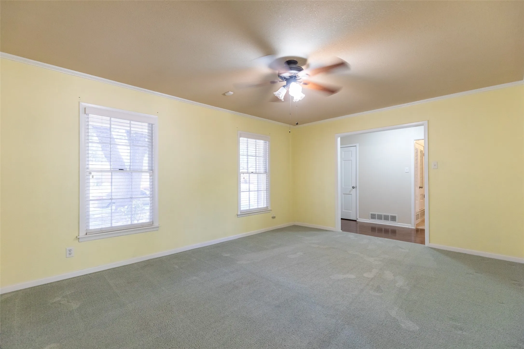 Single Family Residence For Sale in Taylor County , 1482 Minter Lane, Abilene, Texas 79603, 3 Bedroom, 2 Bathroom, 2 Garage spaces, 1,570 Sqft, built in 1957, mls#21384462, Real Estate Agent in Abilene, Homes For Sale in Taylor county, Homes For Sale in Abilene, Realtor in Abilene Texas, Real Estate Brokerage Independent Realty Texas, Luminita Cordes Realtor