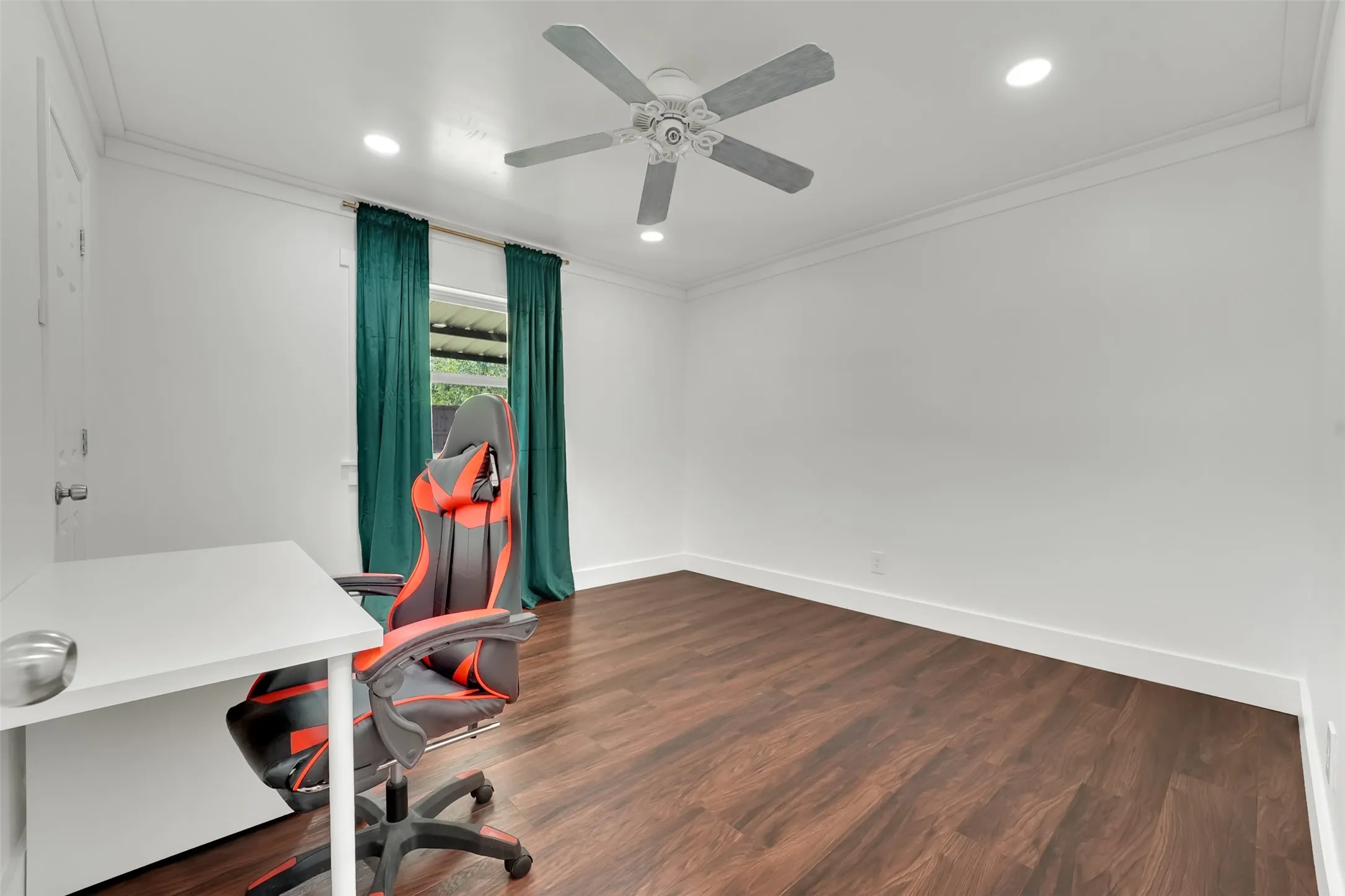 Single Family Residence For Sale in Tarrant County , 7500 Castillo Road, Fort Worth, Texas 76112, 3 Bedroom, 2 Bathroom, 2 Garage spaces, 1,380 Sqft, built in 1973, mls#21384905, Real Estate Agent in Fort Worth, Homes For Sale in Tarrant county, Homes For Sale in Fort Worth, Realtor in Fort Worth Texas, Real Estate Brokerage Independent Realty Texas, Luminita Cordes Realtor