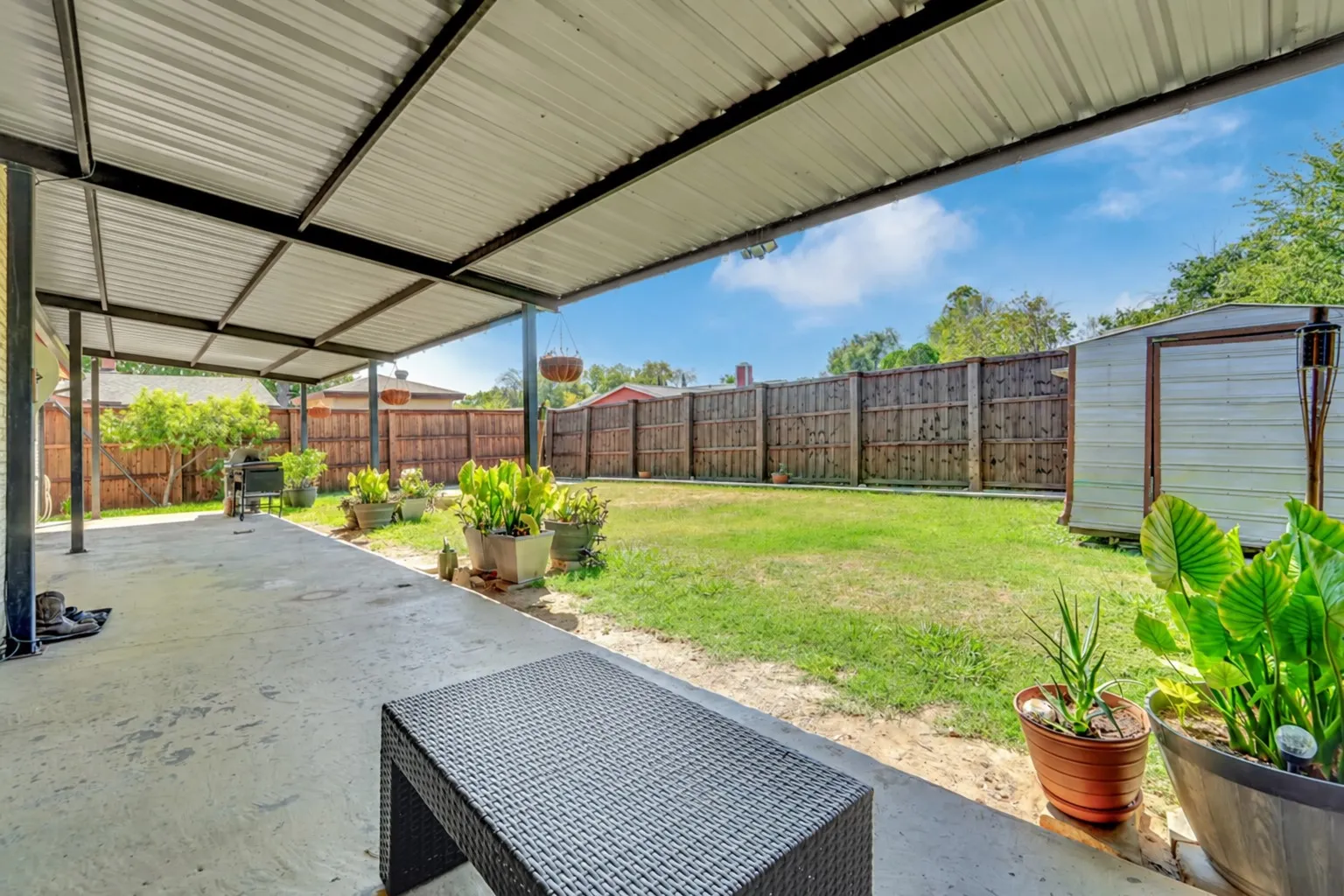 Single Family Residence For Sale in Tarrant County , 7500 Castillo Road, Fort Worth, Texas 76112, 3 Bedroom, 2 Bathroom, 2 Garage spaces, 1,380 Sqft, built in 1973, mls#21384905, Real Estate Agent in Fort Worth, Homes For Sale in Tarrant county, Homes For Sale in Fort Worth, Realtor in Fort Worth Texas, Real Estate Brokerage Independent Realty Texas, Luminita Cordes Realtor