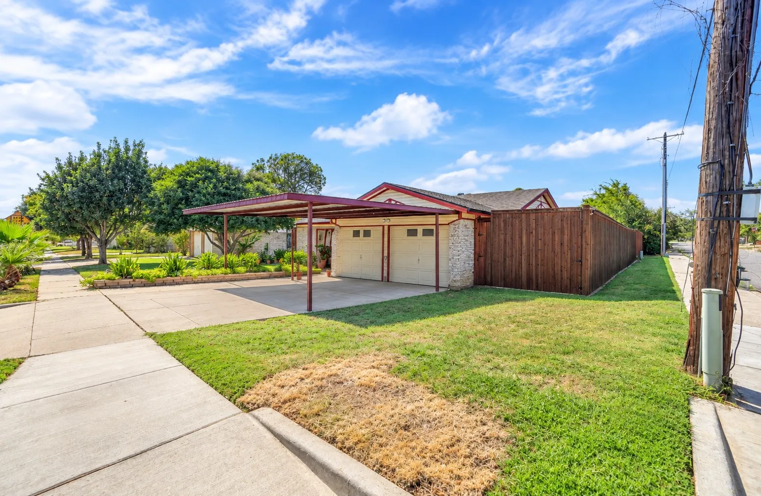 Single Family Residence For Sale in Tarrant County , 7500 Castillo Road, Fort Worth, Texas 76112, 3 Bedroom, 2 Bathroom, 2 Garage spaces, 1,380 Sqft, built in 1973, mls#21384905, Real Estate Agent in Fort Worth, Homes For Sale in Tarrant county, Homes For Sale in Fort Worth, Realtor in Fort Worth Texas, Real Estate Brokerage Independent Realty Texas, Luminita Cordes Realtor
