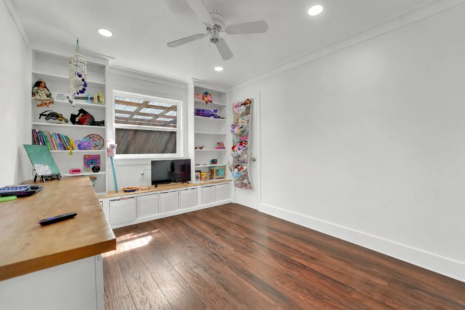 Single Family Residence For Sale in Tarrant County , 7500 Castillo Road, Fort Worth, Texas 76112, 3 Bedroom, 2 Bathroom, 2 Garage spaces, 1,380 Sqft, built in 1973, mls#21384905, Real Estate Agent in Fort Worth, Homes For Sale in Tarrant county, Homes For Sale in Fort Worth, Realtor in Fort Worth Texas, Real Estate Brokerage Independent Realty Texas, Luminita Cordes Realtor