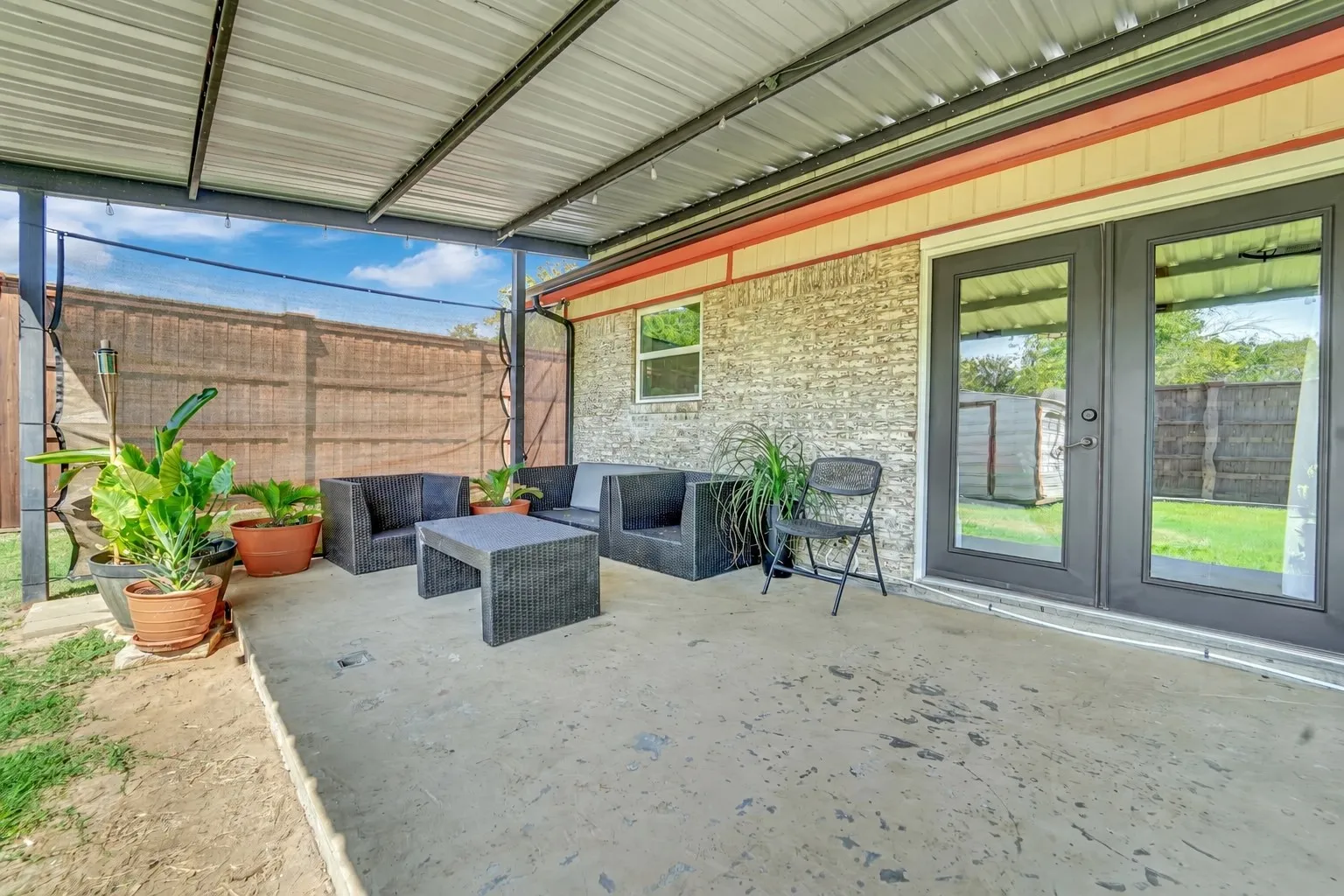 Single Family Residence For Sale in Tarrant County , 7500 Castillo Road, Fort Worth, Texas 76112, 3 Bedroom, 2 Bathroom, 2 Garage spaces, 1,380 Sqft, built in 1973, mls#21384905, Real Estate Agent in Fort Worth, Homes For Sale in Tarrant county, Homes For Sale in Fort Worth, Realtor in Fort Worth Texas, Real Estate Brokerage Independent Realty Texas, Luminita Cordes Realtor