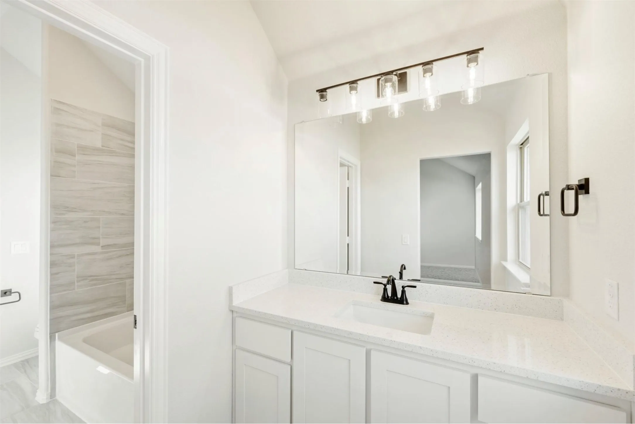 Single Family Residence For Sale in Johnson County , 11709 Flathead Court, Godley, Texas 76044, 5 Bedroom, 4 Bathroom, 2 Garage spaces, 3,121 Sqft, built in 2024, mls#21384898, Real Estate Agent in Godley, Homes For Sale in Johnson county, Homes For Sale in Godley, Realtor in Godley Texas, Real Estate Brokerage Independent Realty Texas, Luminita Cordes Realtor