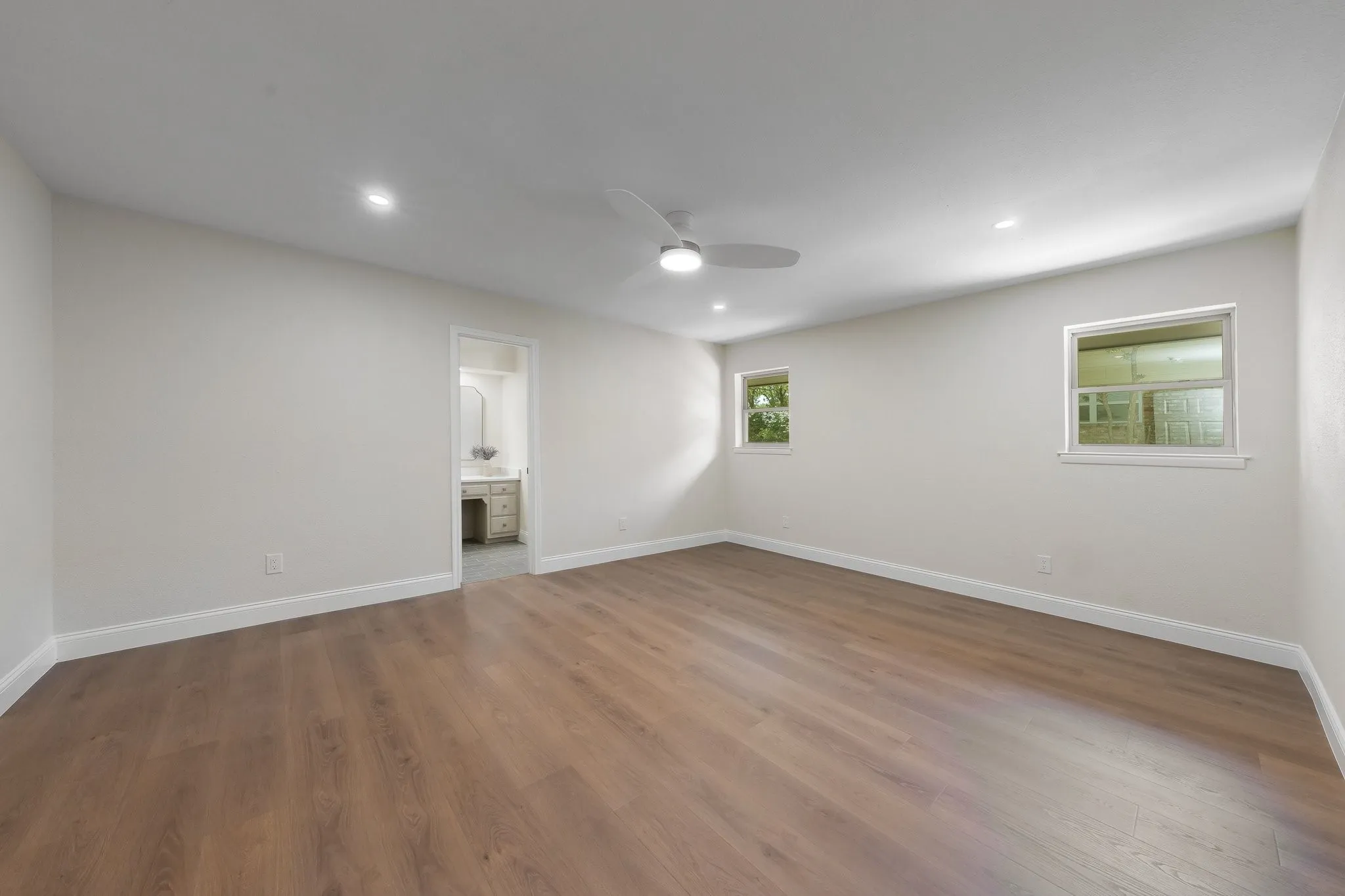Single Family Residence For Sale in Tarrant County , 2844 Hurstview Drive, Hurst, Texas 76054, 4 Bedroom, 3 Bathroom, 2 Garage spaces, 2,519 Sqft, built in 1970, mls#21376801, Real Estate Agent in Hurst, Homes For Sale in Tarrant county, Homes For Sale in Hurst, Realtor in Hurst Texas, Real Estate Brokerage Independent Realty Texas, Luminita Cordes Realtor