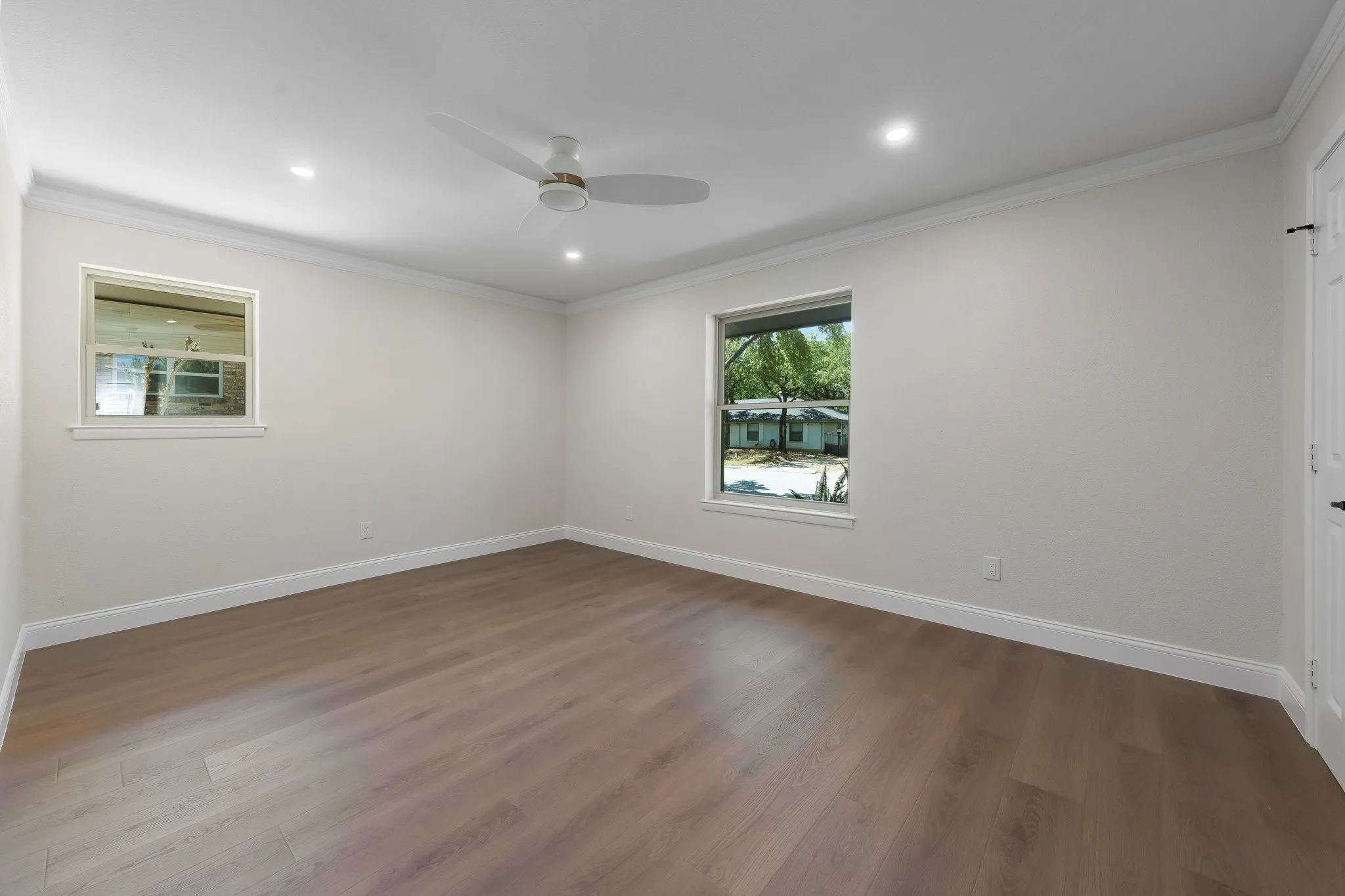 Single Family Residence For Sale in Tarrant County , 2844 Hurstview Drive, Hurst, Texas 76054, 4 Bedroom, 3 Bathroom, 2 Garage spaces, 2,519 Sqft, built in 1970, mls#21376801, Real Estate Agent in Hurst, Homes For Sale in Tarrant county, Homes For Sale in Hurst, Realtor in Hurst Texas, Real Estate Brokerage Independent Realty Texas, Luminita Cordes Realtor