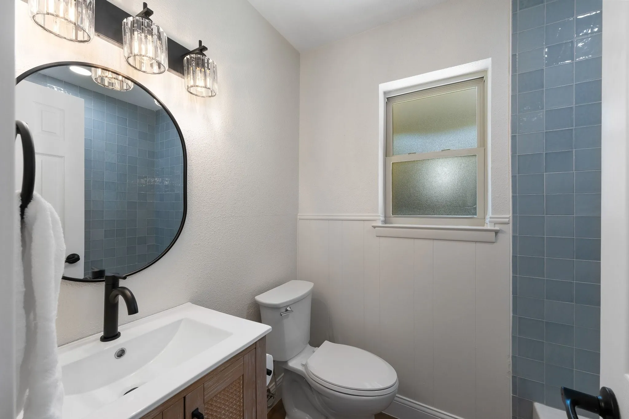 New vanity, tile, toilet and tub