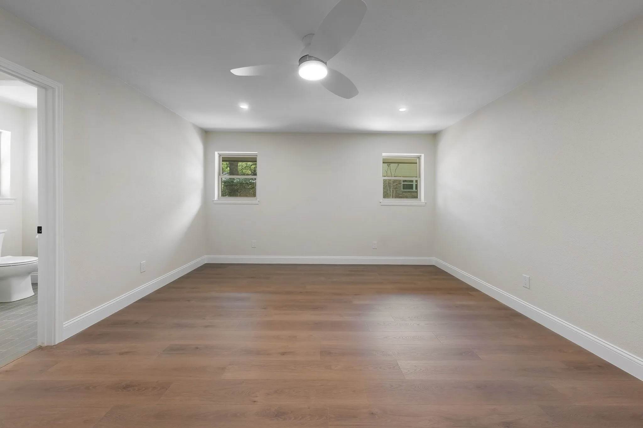 Single Family Residence For Sale in Tarrant County , 2844 Hurstview Drive, Hurst, Texas 76054, 4 Bedroom, 3 Bathroom, 2 Garage spaces, 2,519 Sqft, built in 1970, mls#21376801, Real Estate Agent in Hurst, Homes For Sale in Tarrant county, Homes For Sale in Hurst, Realtor in Hurst Texas, Real Estate Brokerage Independent Realty Texas, Luminita Cordes Realtor