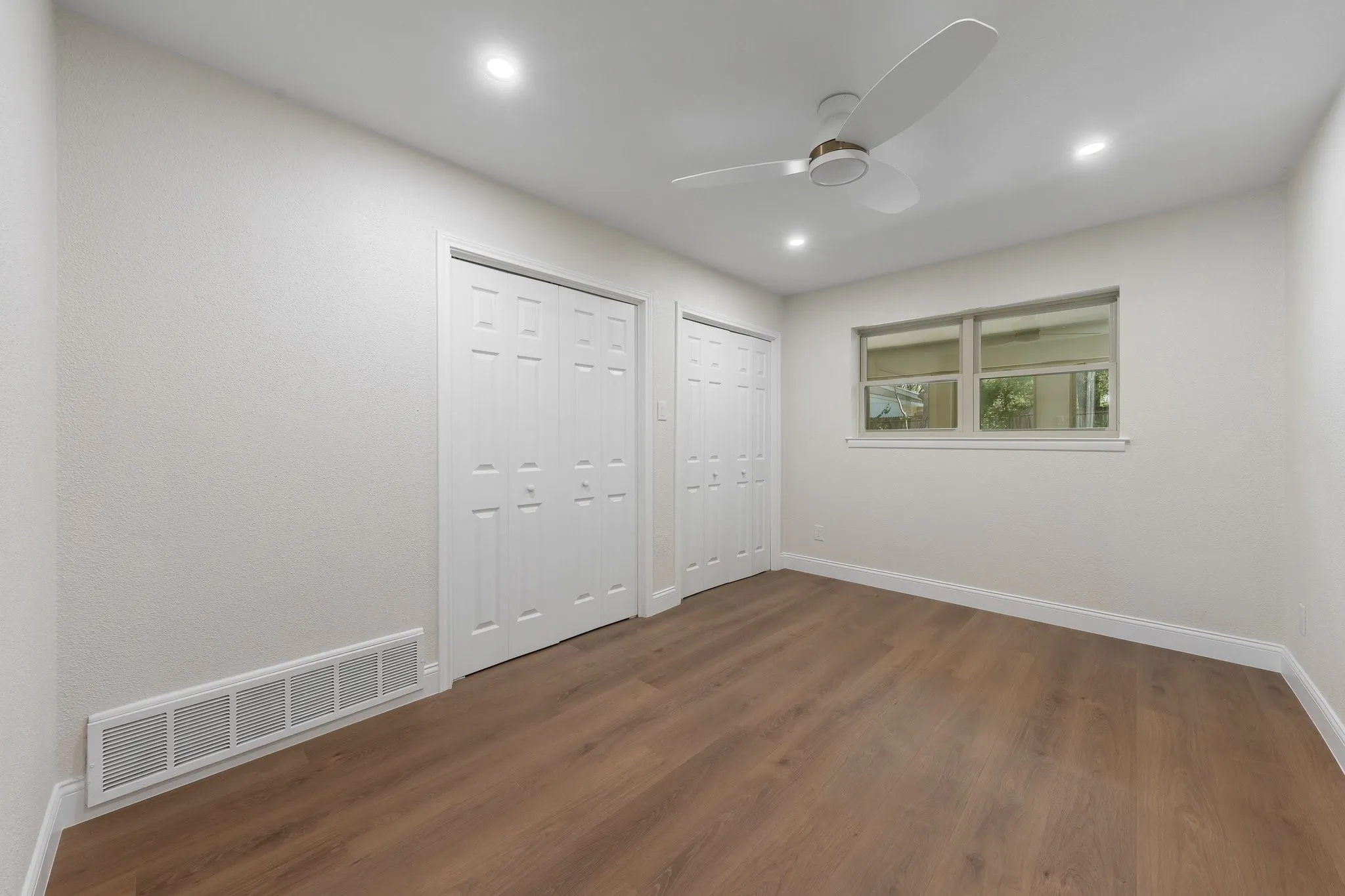 Single Family Residence For Sale in Tarrant County , 2844 Hurstview Drive, Hurst, Texas 76054, 4 Bedroom, 3 Bathroom, 2 Garage spaces, 2,519 Sqft, built in 1970, mls#21376801, Real Estate Agent in Hurst, Homes For Sale in Tarrant county, Homes For Sale in Hurst, Realtor in Hurst Texas, Real Estate Brokerage Independent Realty Texas, Luminita Cordes Realtor