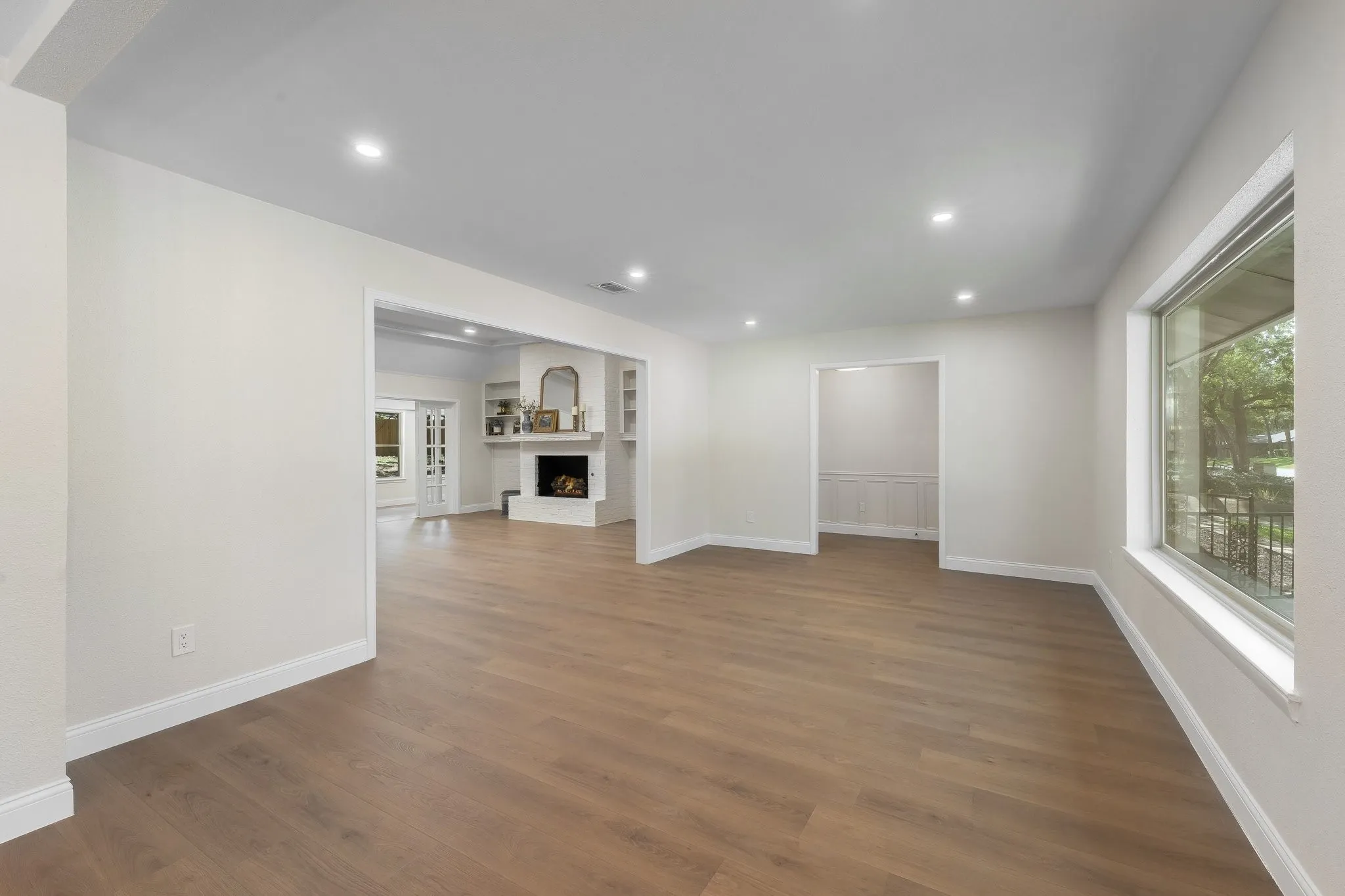 Single Family Residence For Sale in Tarrant County , 2844 Hurstview Drive, Hurst, Texas 76054, 4 Bedroom, 3 Bathroom, 2 Garage spaces, 2,519 Sqft, built in 1970, mls#21376801, Real Estate Agent in Hurst, Homes For Sale in Tarrant county, Homes For Sale in Hurst, Realtor in Hurst Texas, Real Estate Brokerage Independent Realty Texas, Luminita Cordes Realtor