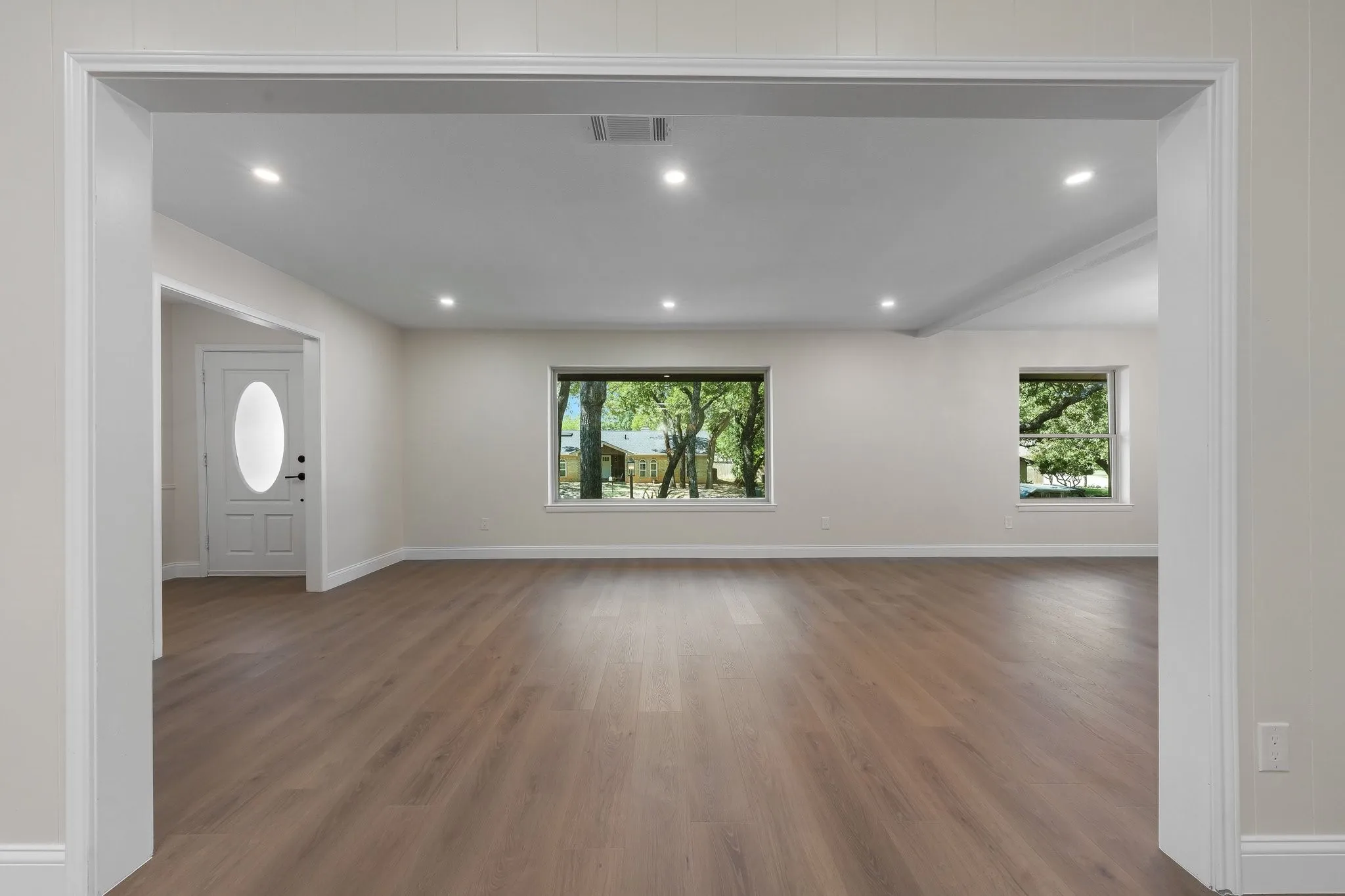 Single Family Residence For Sale in Tarrant County , 2844 Hurstview Drive, Hurst, Texas 76054, 4 Bedroom, 3 Bathroom, 2 Garage spaces, 2,519 Sqft, built in 1970, mls#21376801, Real Estate Agent in Hurst, Homes For Sale in Tarrant county, Homes For Sale in Hurst, Realtor in Hurst Texas, Real Estate Brokerage Independent Realty Texas, Luminita Cordes Realtor