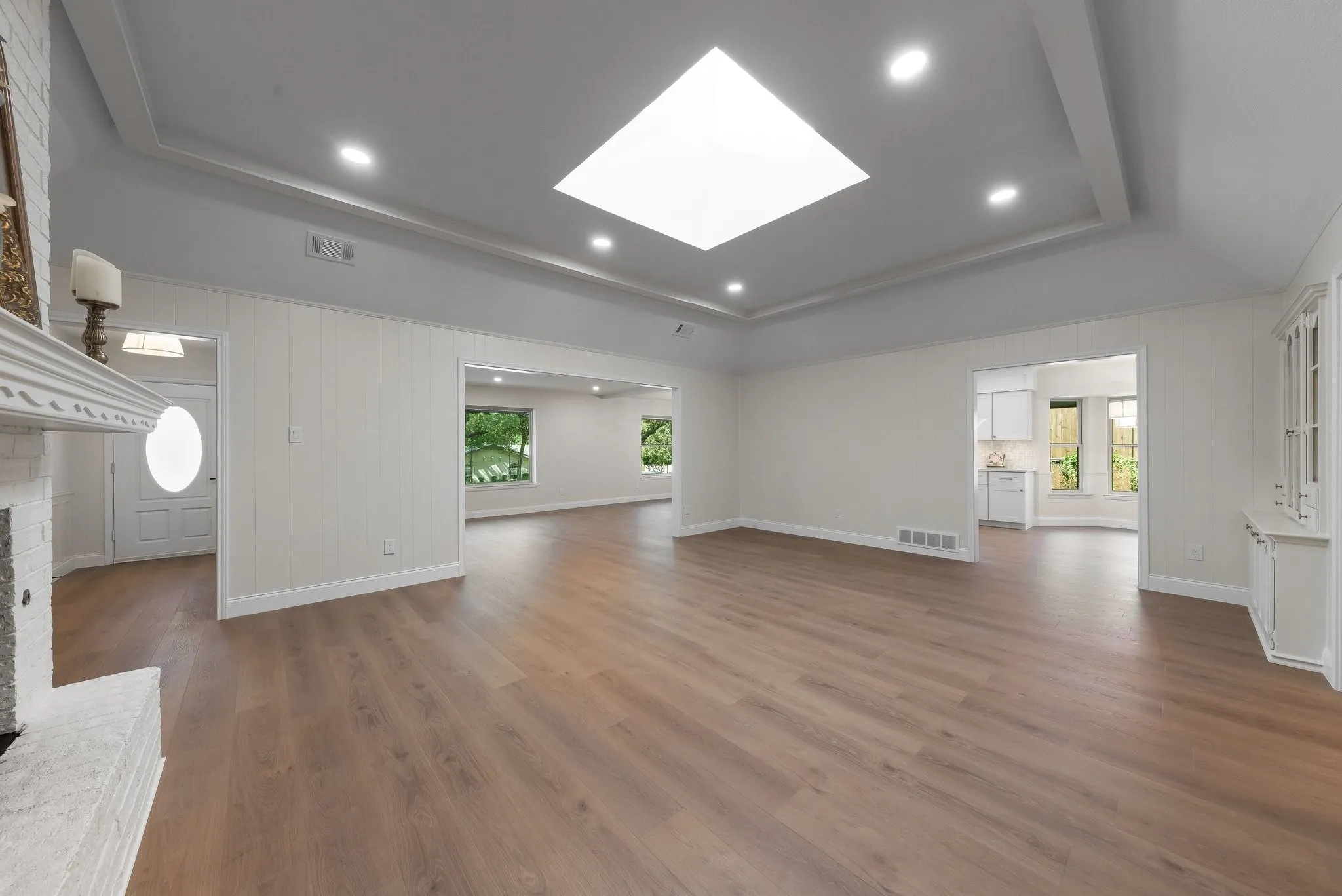 Single Family Residence For Sale in Tarrant County , 2844 Hurstview Drive, Hurst, Texas 76054, 4 Bedroom, 3 Bathroom, 2 Garage spaces, 2,519 Sqft, built in 1970, mls#21376801, Real Estate Agent in Hurst, Homes For Sale in Tarrant county, Homes For Sale in Hurst, Realtor in Hurst Texas, Real Estate Brokerage Independent Realty Texas, Luminita Cordes Realtor