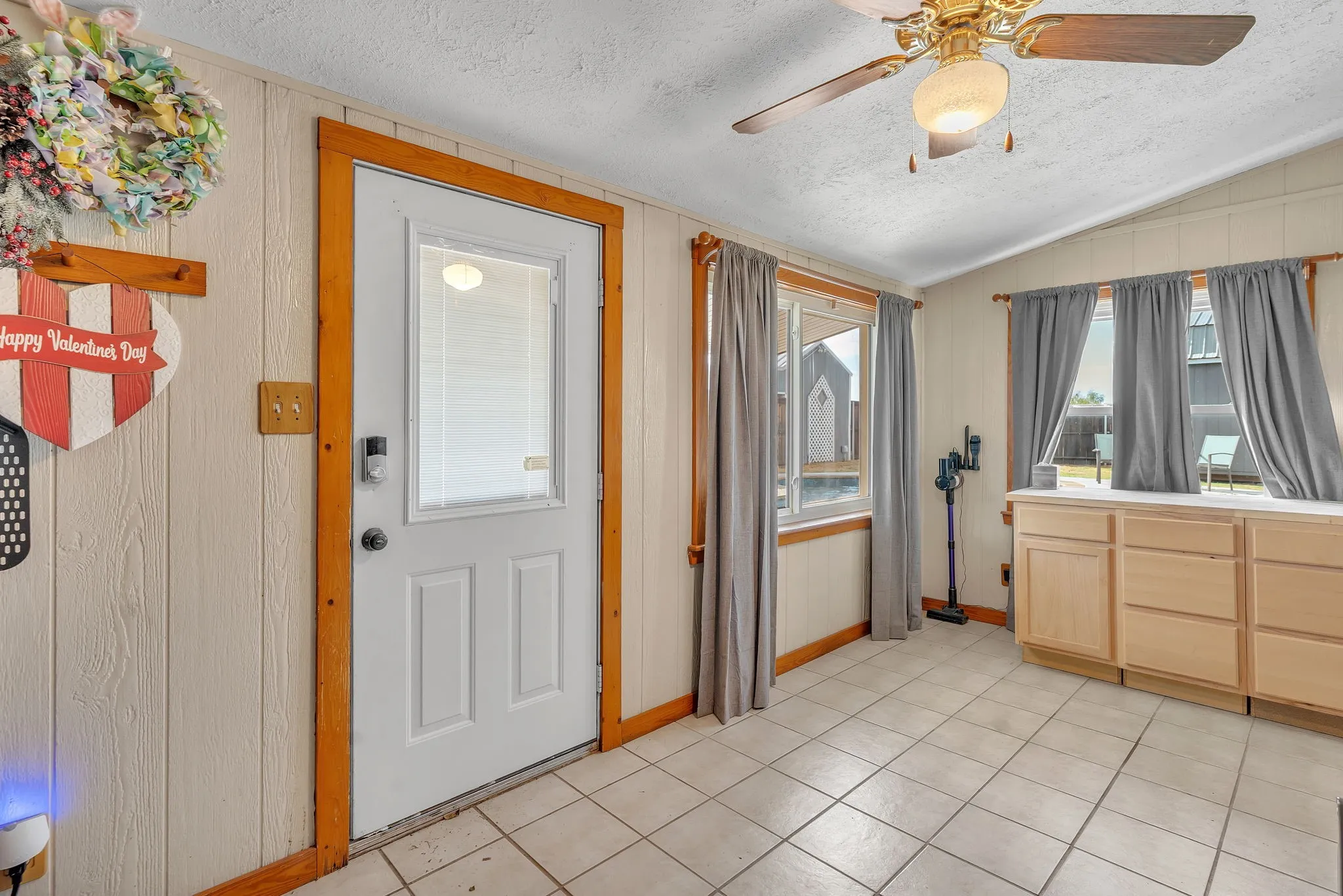 Single Family Residence For Sale in Parker County , 14805 Old Garner Road, Weatherford, Texas 76088, 2 Bedroom, 2 Bathroom, Garage spaces, 1,428 Sqft, built in 2001, mls#21384891, Real Estate Agent in Weatherford, Homes For Sale in Parker county, Homes For Sale in Weatherford, Realtor in Weatherford Texas, Real Estate Brokerage Independent Realty Texas, Luminita Cordes Realtor