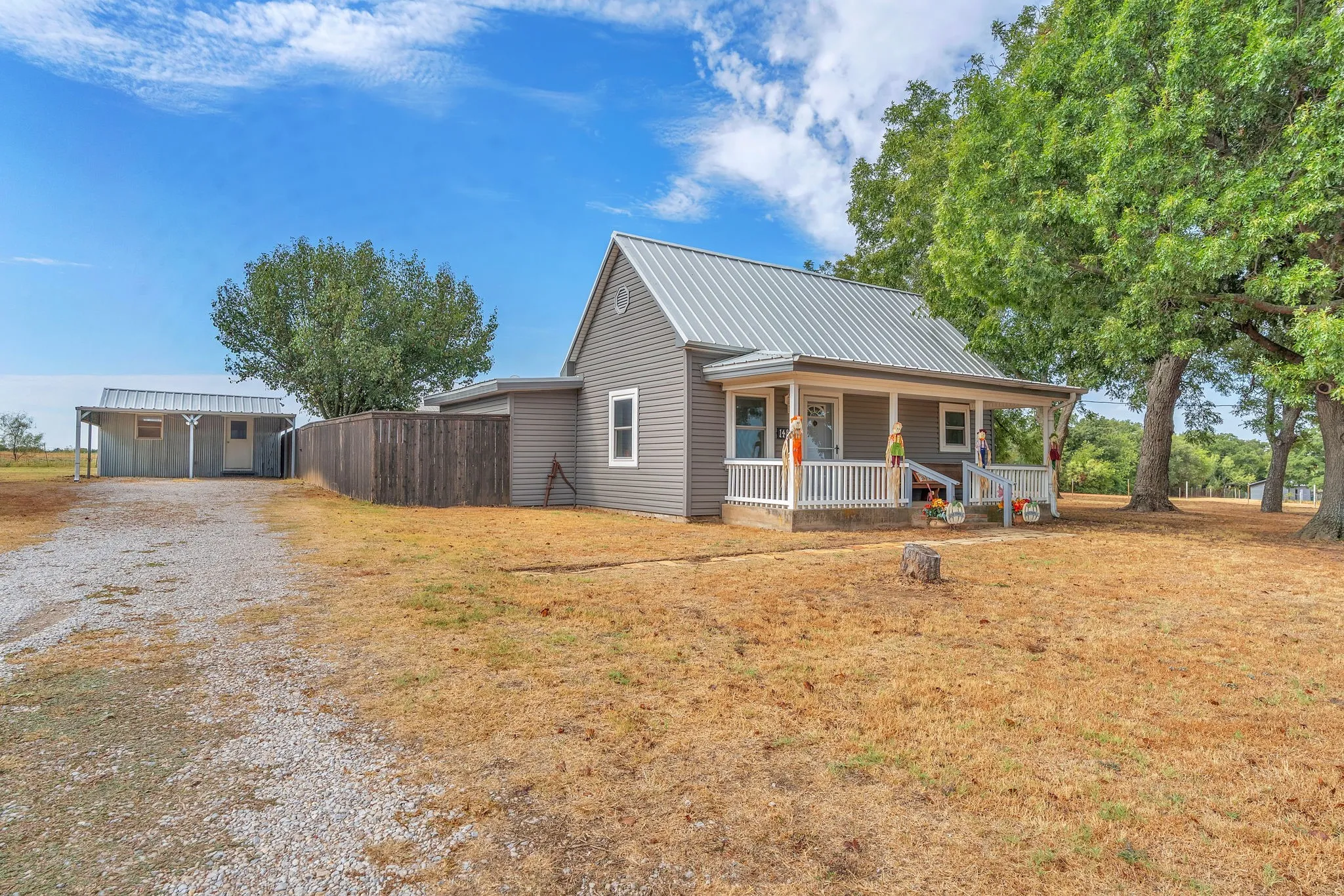 Single Family Residence For Sale in Parker County , 14805 Old Garner Road, Weatherford, Texas 76088, 2 Bedroom, 2 Bathroom, Garage spaces, 1,428 Sqft, built in 2001, mls#21384891, Real Estate Agent in Weatherford, Homes For Sale in Parker county, Homes For Sale in Weatherford, Realtor in Weatherford Texas, Real Estate Brokerage Independent Realty Texas, Luminita Cordes Realtor
