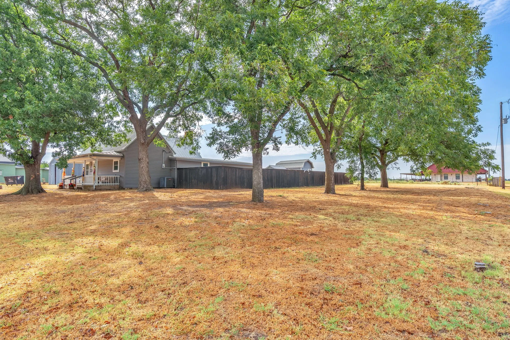 Single Family Residence For Sale in Parker County , 14805 Old Garner Road, Weatherford, Texas 76088, 2 Bedroom, 2 Bathroom, Garage spaces, 1,428 Sqft, built in 2001, mls#21384891, Real Estate Agent in Weatherford, Homes For Sale in Parker county, Homes For Sale in Weatherford, Realtor in Weatherford Texas, Real Estate Brokerage Independent Realty Texas, Luminita Cordes Realtor