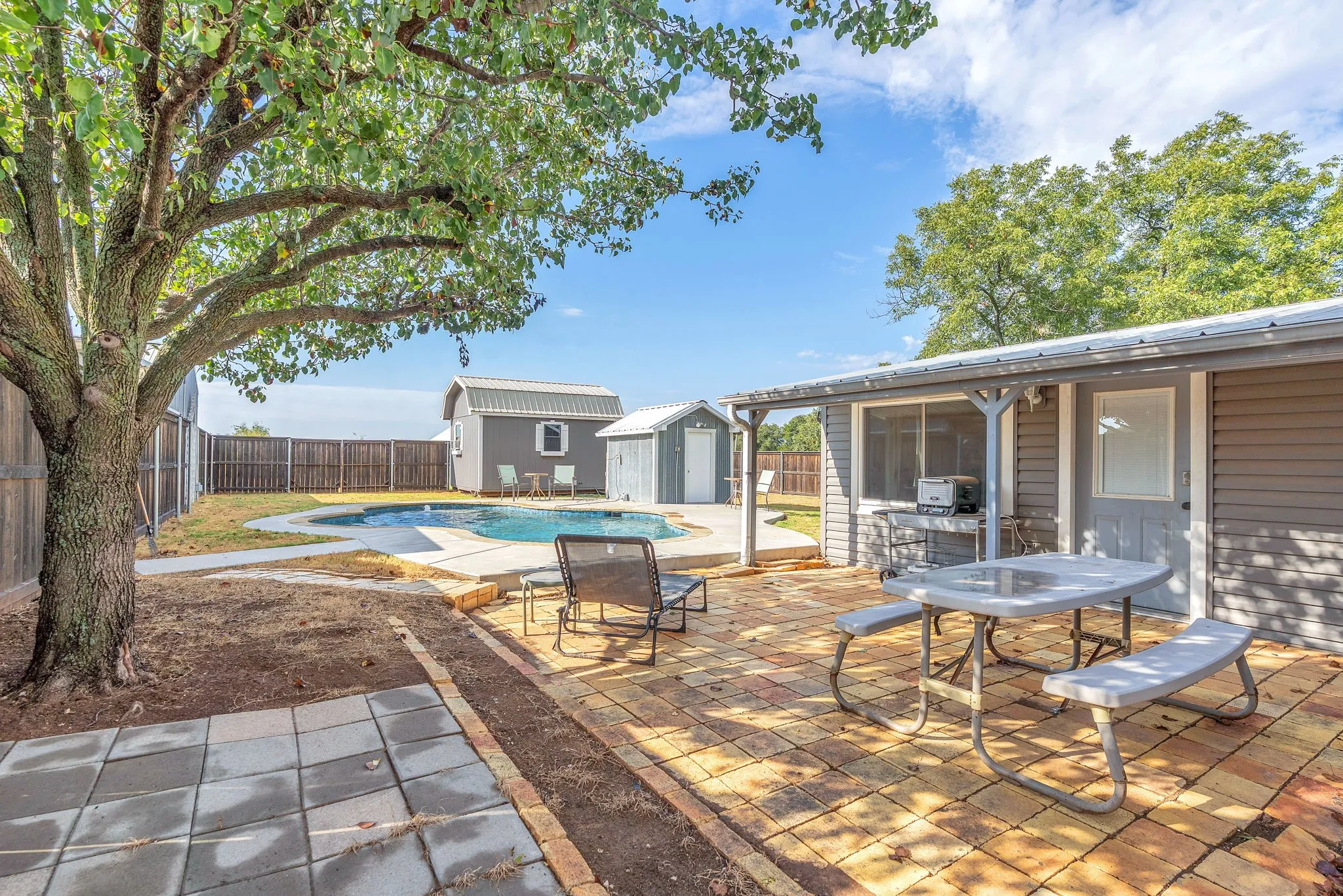 Single Family Residence For Sale in Parker County , 14805 Old Garner Road, Weatherford, Texas 76088, 2 Bedroom, 2 Bathroom, Garage spaces, 1,428 Sqft, built in 2001, mls#21384891, Real Estate Agent in Weatherford, Homes For Sale in Parker county, Homes For Sale in Weatherford, Realtor in Weatherford Texas, Real Estate Brokerage Independent Realty Texas, Luminita Cordes Realtor