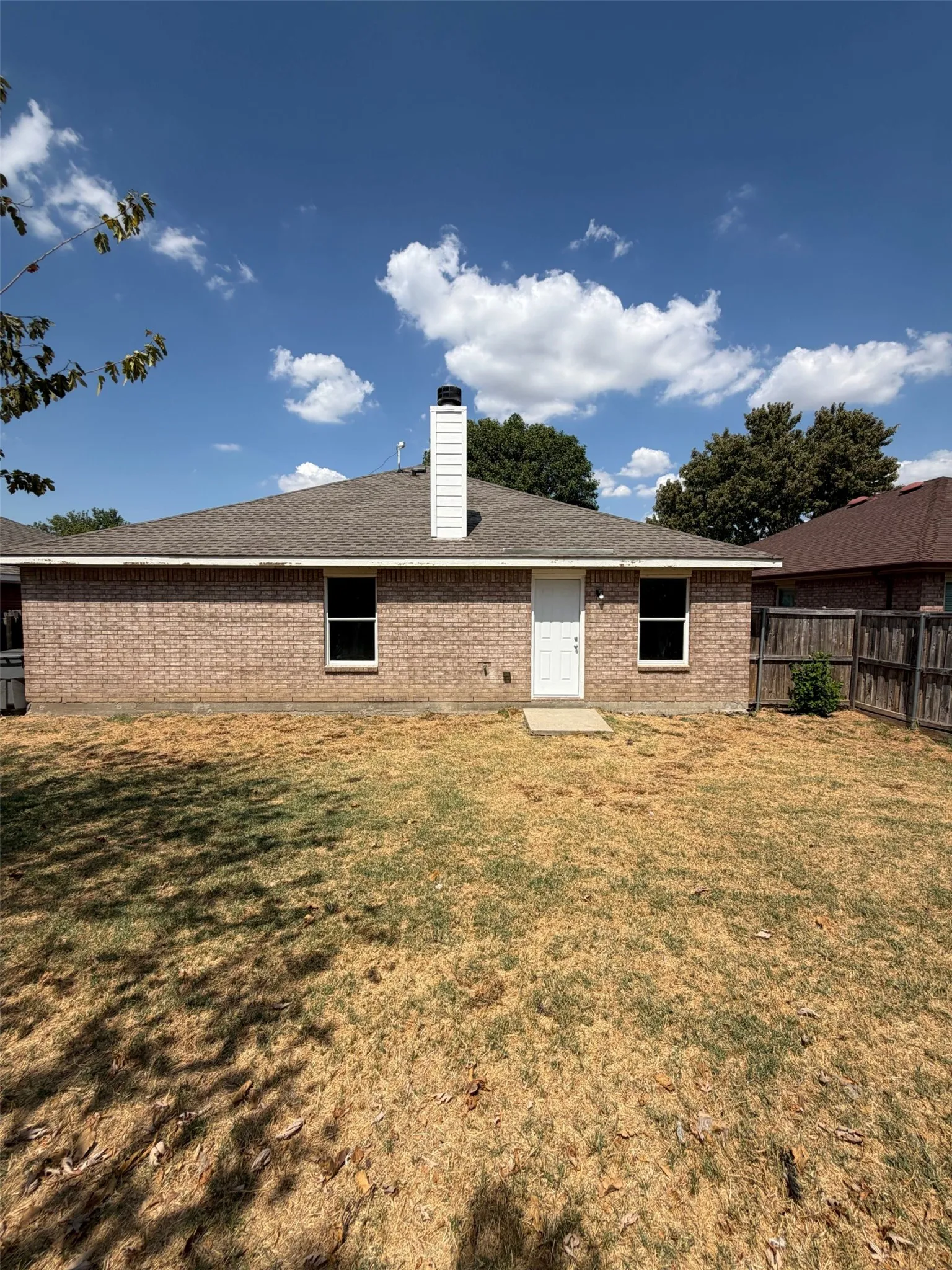 Single Family Residence For Sale in Denton County , 1910 Tawakani Lane, Little Elm, Texas 75068, 3 Bedroom, 2 Bathroom, 2 Garage spaces, 1,958 Sqft, built in 2002, mls#21384906, Real Estate Agent in Little Elm, Homes For Sale in Denton county, Homes For Sale in Little Elm, Realtor in Little Elm Texas, Real Estate Brokerage Independent Realty Texas, Luminita Cordes Realtor