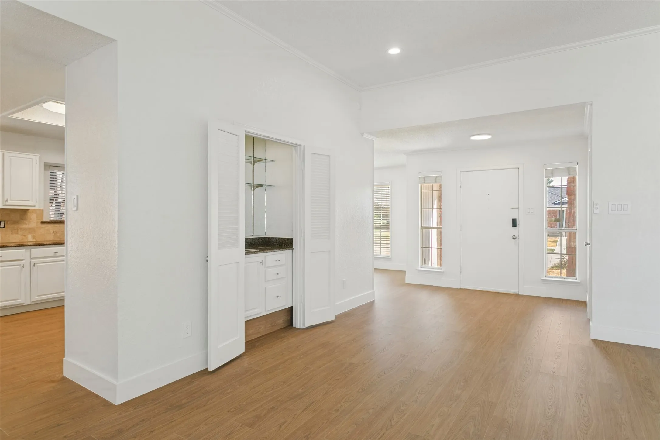 Single Family Residence For Rent in Denton County , 1321 River Birch Lane, Carrollton, Texas 75007, 3 Bedroom, 2 Bathroom, 2 Garage spaces, 1,789 Sqft, built in 1985, mls#21384919, Real Estate Agent in Carrollton, Homes For Rent in Denton county, Homes For Rent in Carrollton, Realtor in Carrollton Texas, Real Estate Brokerage Independent Realty Texas, Luminita Cordes Realtor