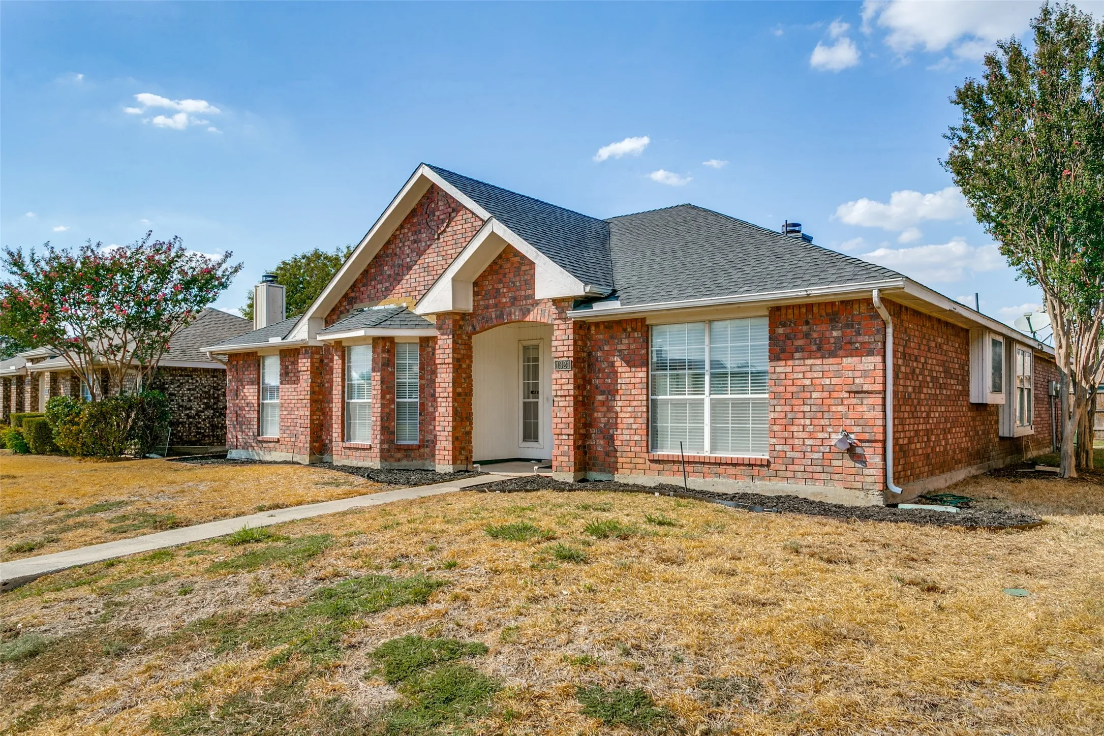 Single Family Residence For Rent in Denton County , 1321 River Birch Lane, Carrollton, Texas 75007, 3 Bedroom, 2 Bathroom, 2 Garage spaces, 1,789 Sqft, built in 1985, mls#21384919, Real Estate Agent in Carrollton, Homes For Rent in Denton county, Homes For Rent in Carrollton, Realtor in Carrollton Texas, Real Estate Brokerage Independent Realty Texas, Luminita Cordes Realtor