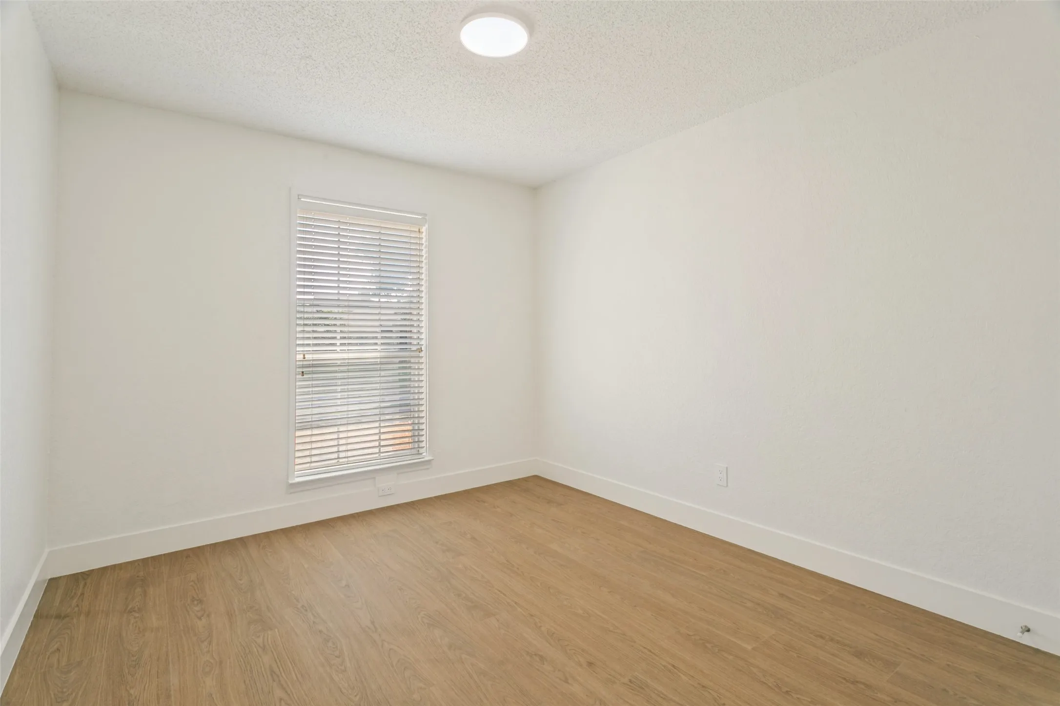 Single Family Residence For Rent in Denton County , 1321 River Birch Lane, Carrollton, Texas 75007, 3 Bedroom, 2 Bathroom, 2 Garage spaces, 1,789 Sqft, built in 1985, mls#21384919, Real Estate Agent in Carrollton, Homes For Rent in Denton county, Homes For Rent in Carrollton, Realtor in Carrollton Texas, Real Estate Brokerage Independent Realty Texas, Luminita Cordes Realtor