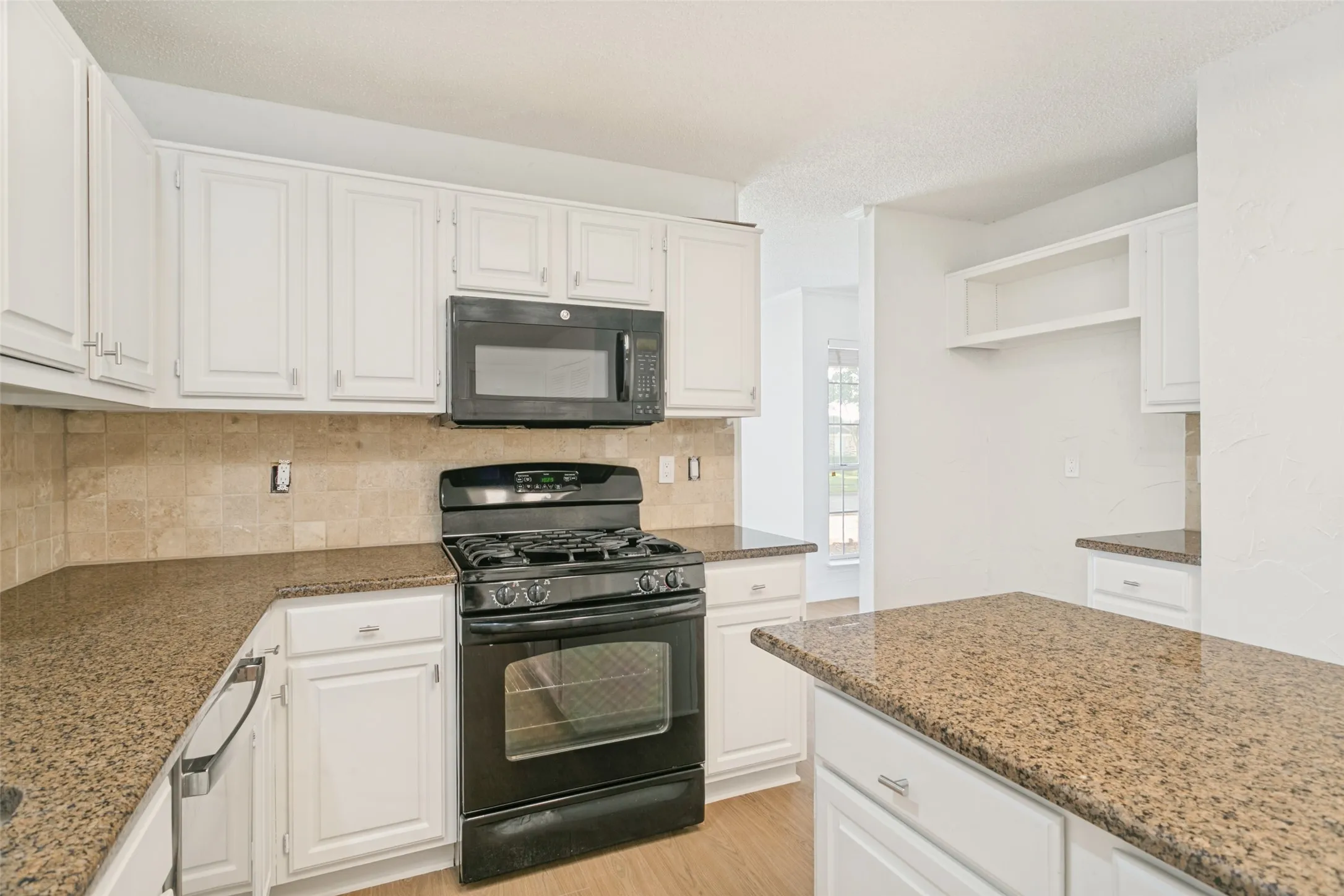 Single Family Residence For Rent in Denton County , 1321 River Birch Lane, Carrollton, Texas 75007, 3 Bedroom, 2 Bathroom, 2 Garage spaces, 1,789 Sqft, built in 1985, mls#21384919, Real Estate Agent in Carrollton, Homes For Rent in Denton county, Homes For Rent in Carrollton, Realtor in Carrollton Texas, Real Estate Brokerage Independent Realty Texas, Luminita Cordes Realtor